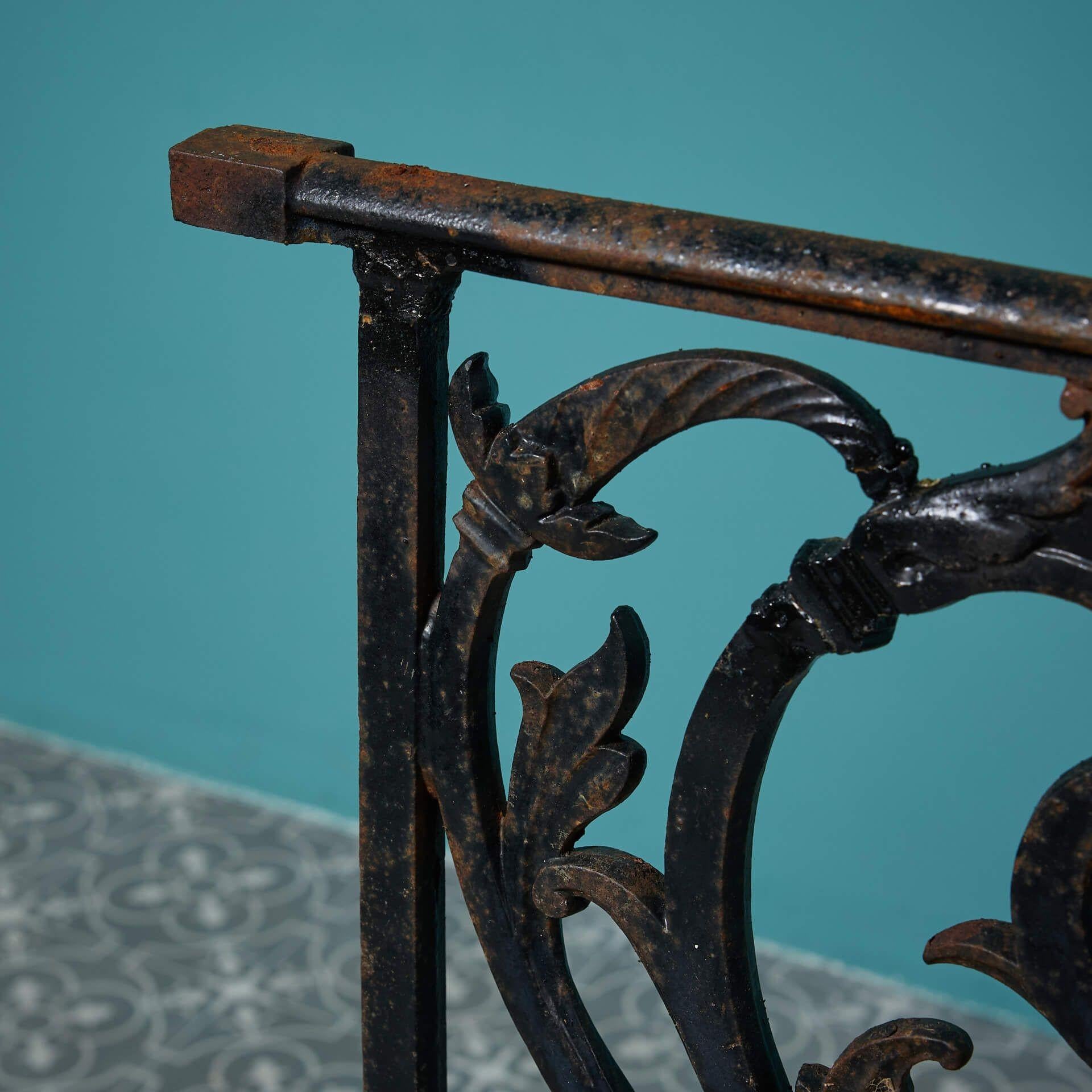 Victorian Cast Iron Decorative Railing Panel In Fair Condition For Sale In Wormelow, Herefordshire
