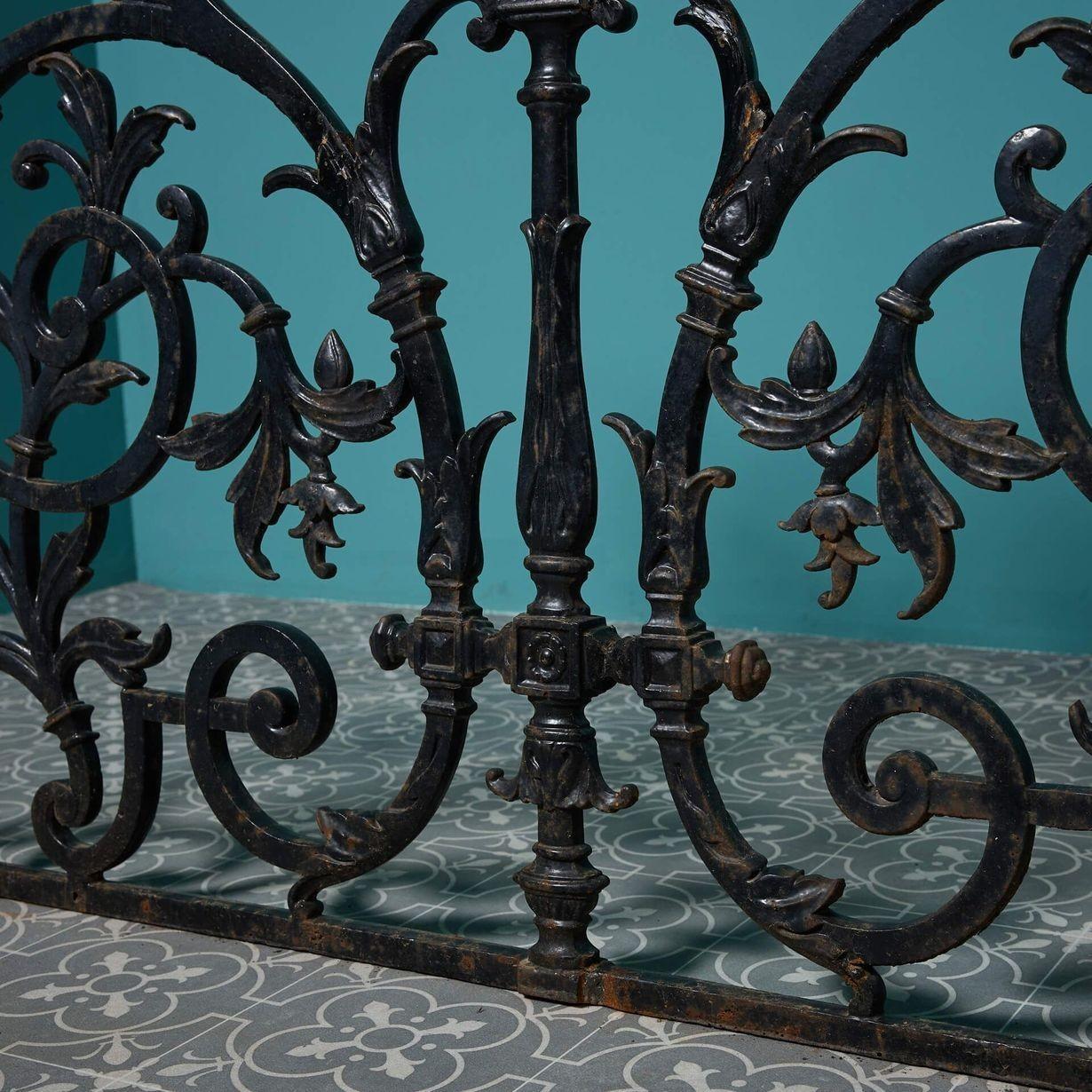 Victorian Cast Iron Decorative Railing Panel In Fair Condition For Sale In Wormelow, Herefordshire