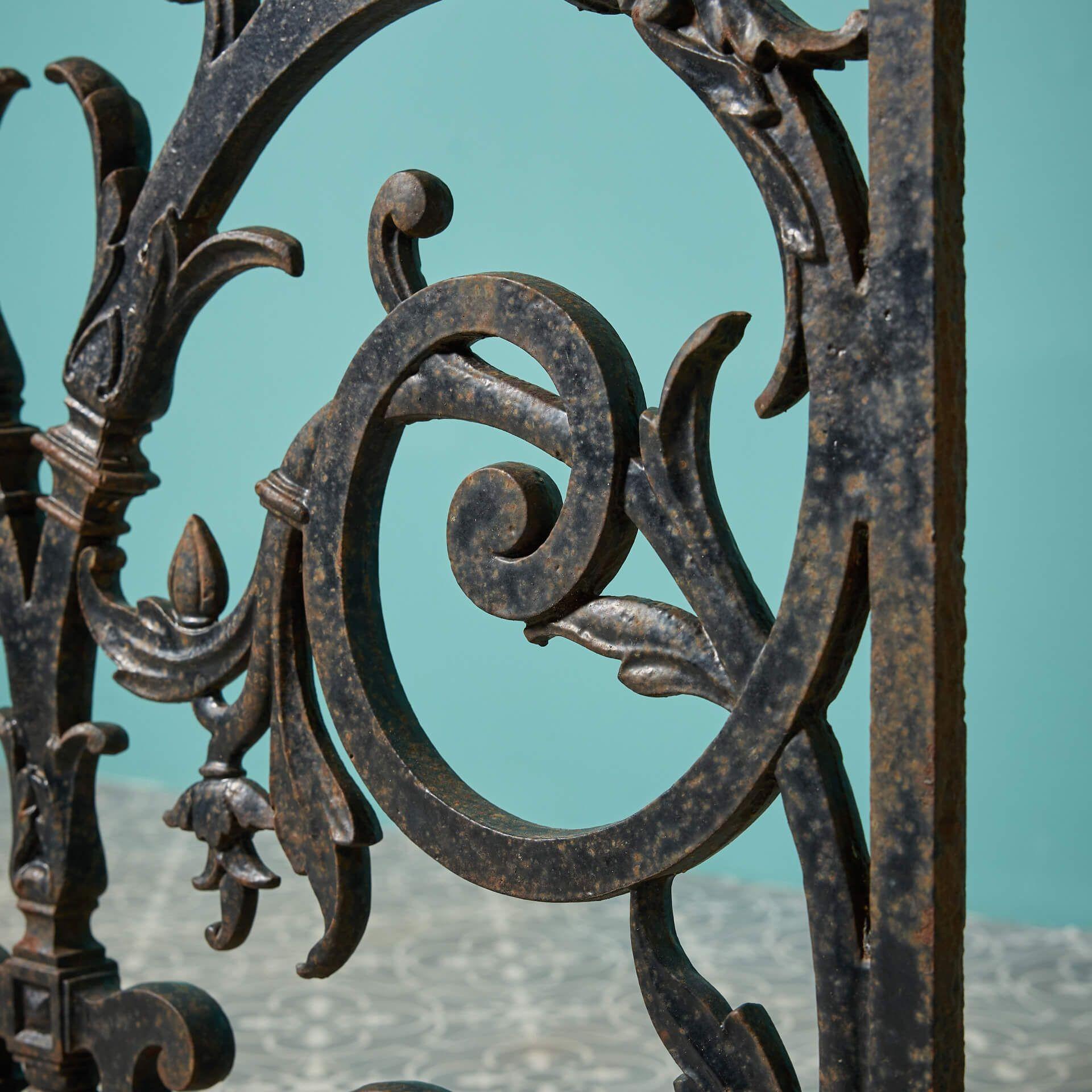 19th Century Victorian Cast Iron Decorative Railing Panel For Sale