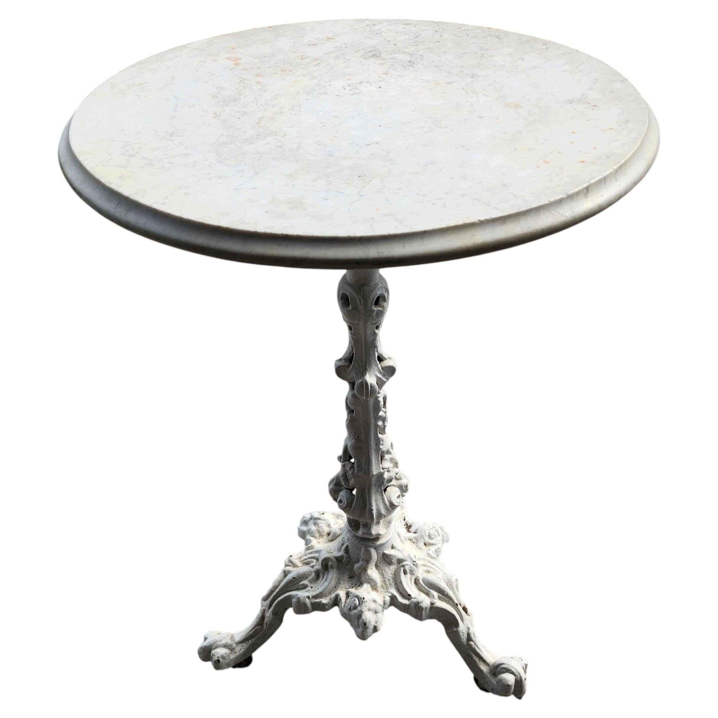Mesa de café de jardín de hierro fundido de estilo victoriano con tablero de mármol de Carrara, de alrededor de 1875 (C1875) en venta