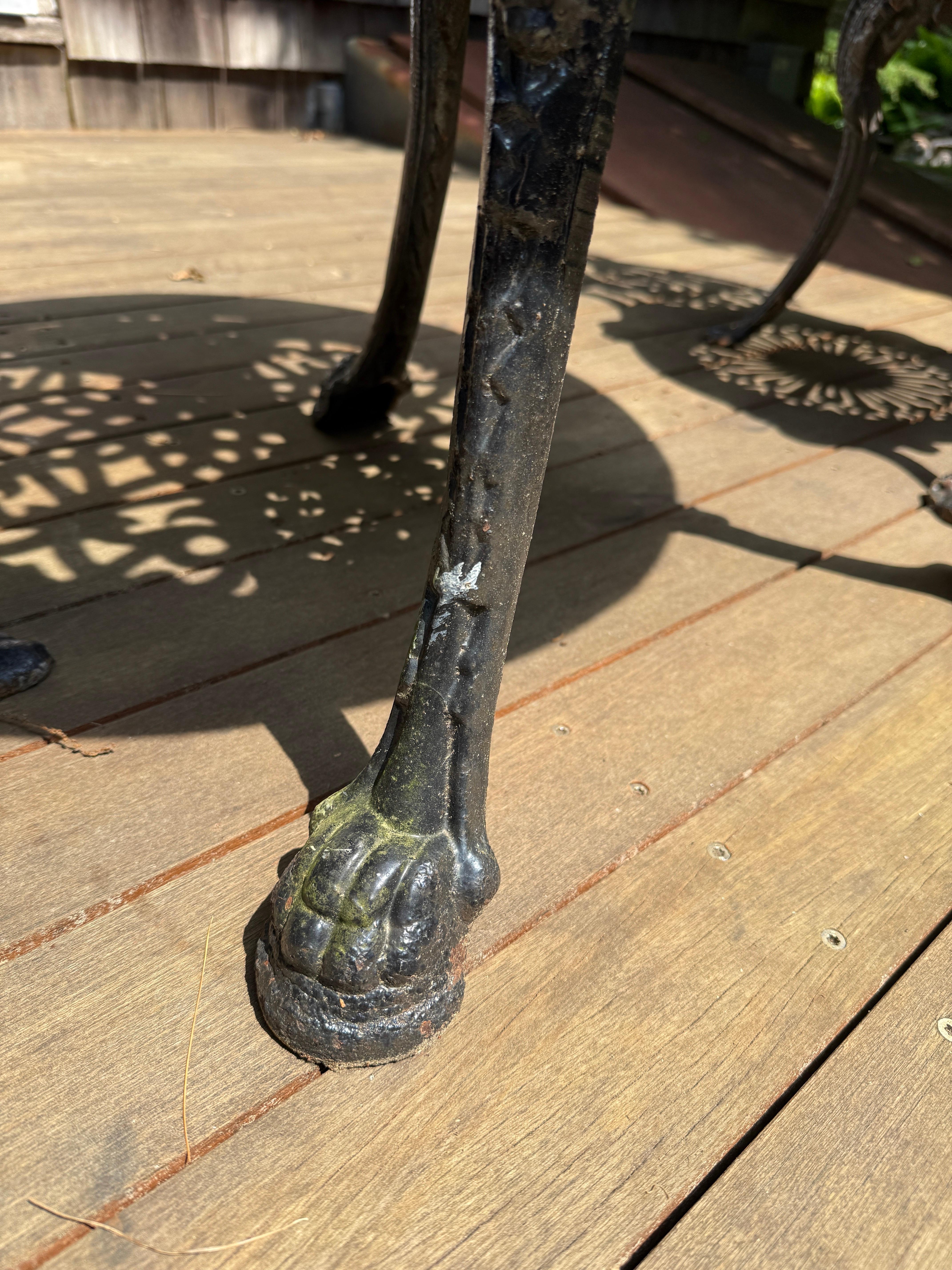 Victorian Cast Iron Garden Set (3 Chairs + Table) For Sale 5