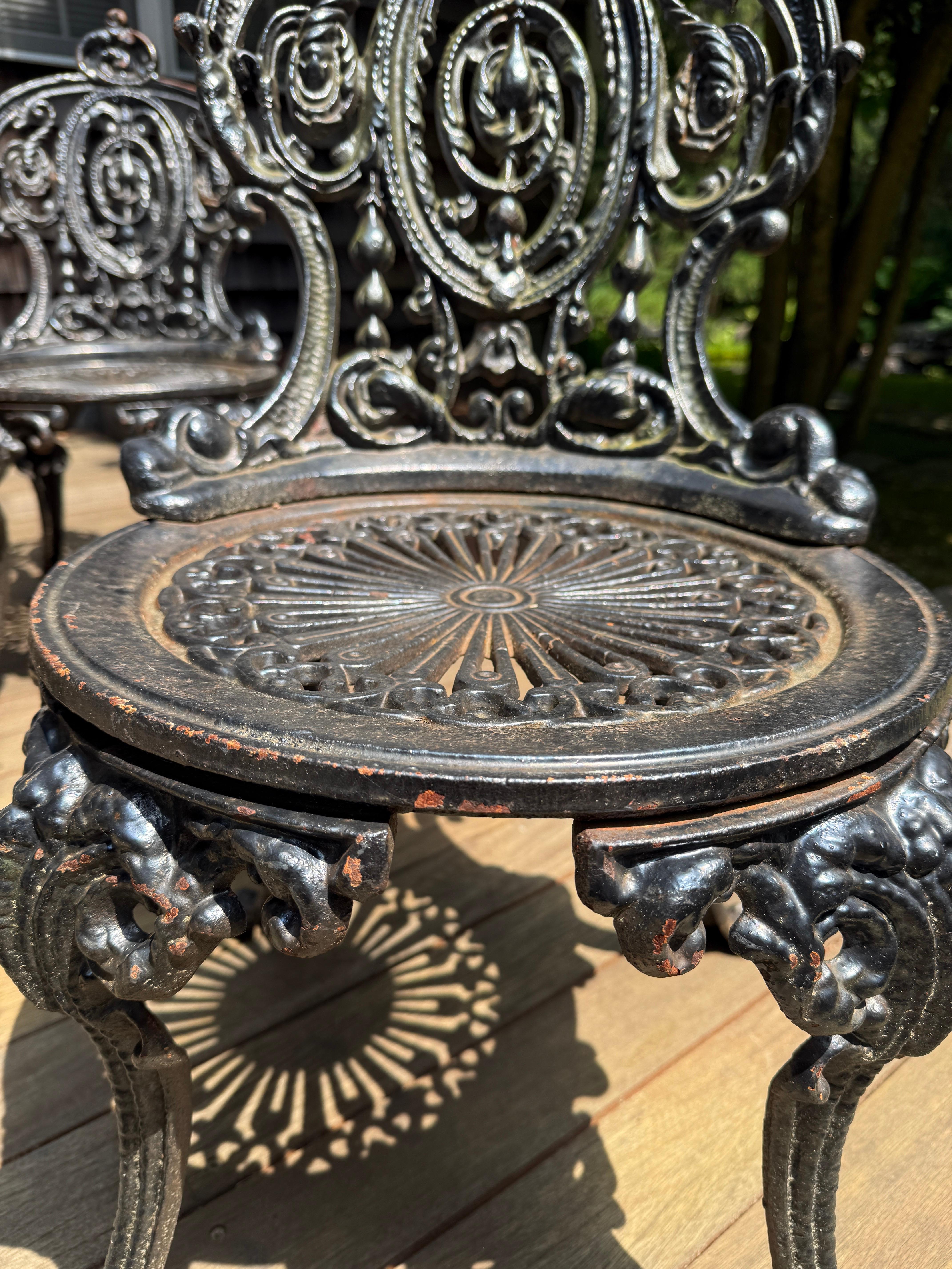 Victorian Cast Iron Garden Set (3 Chairs + Table) In Good Condition For Sale In North Miami, FL