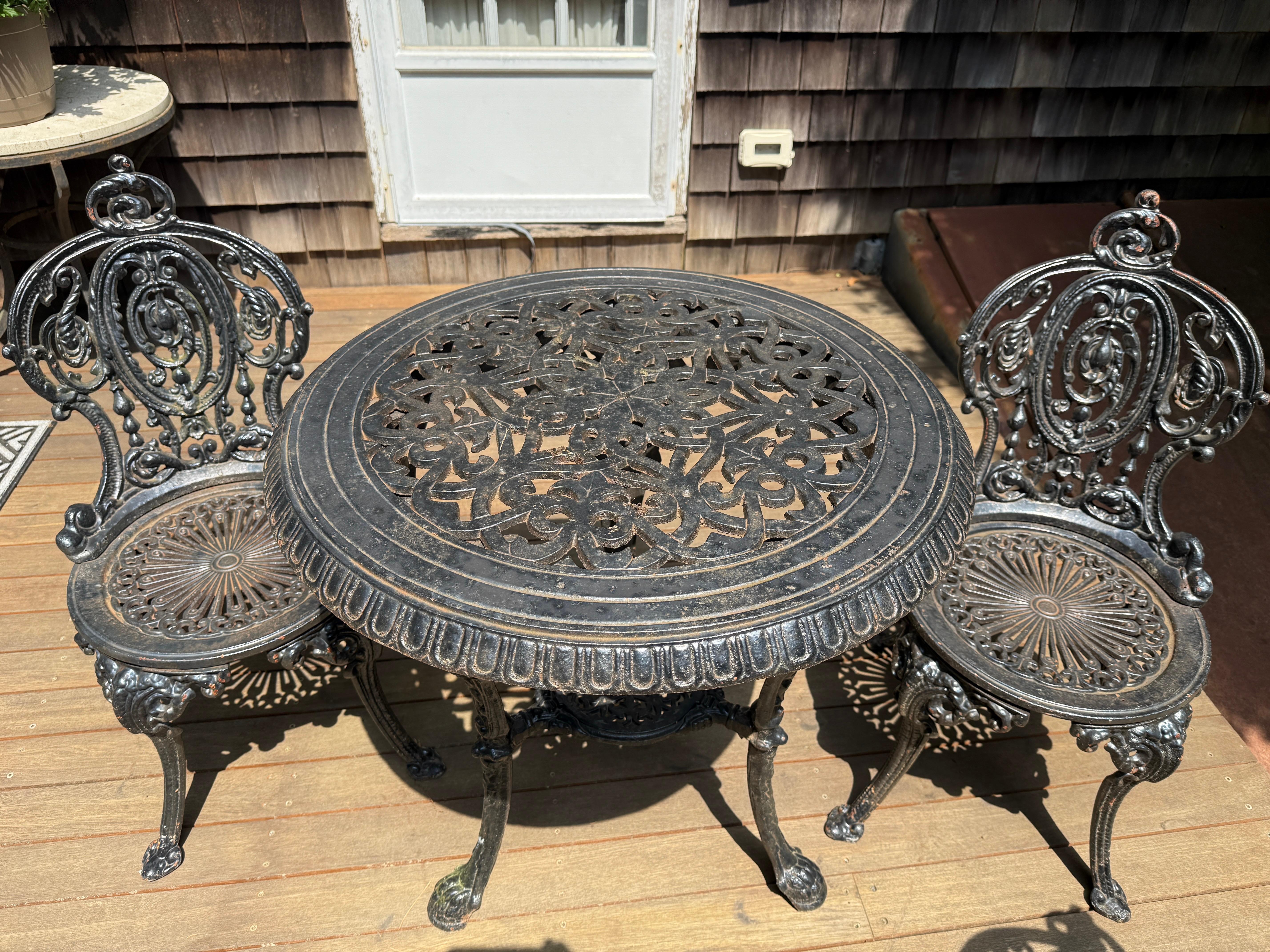 Victorian Cast Iron Garden Set (3 Chairs + Table) For Sale 2