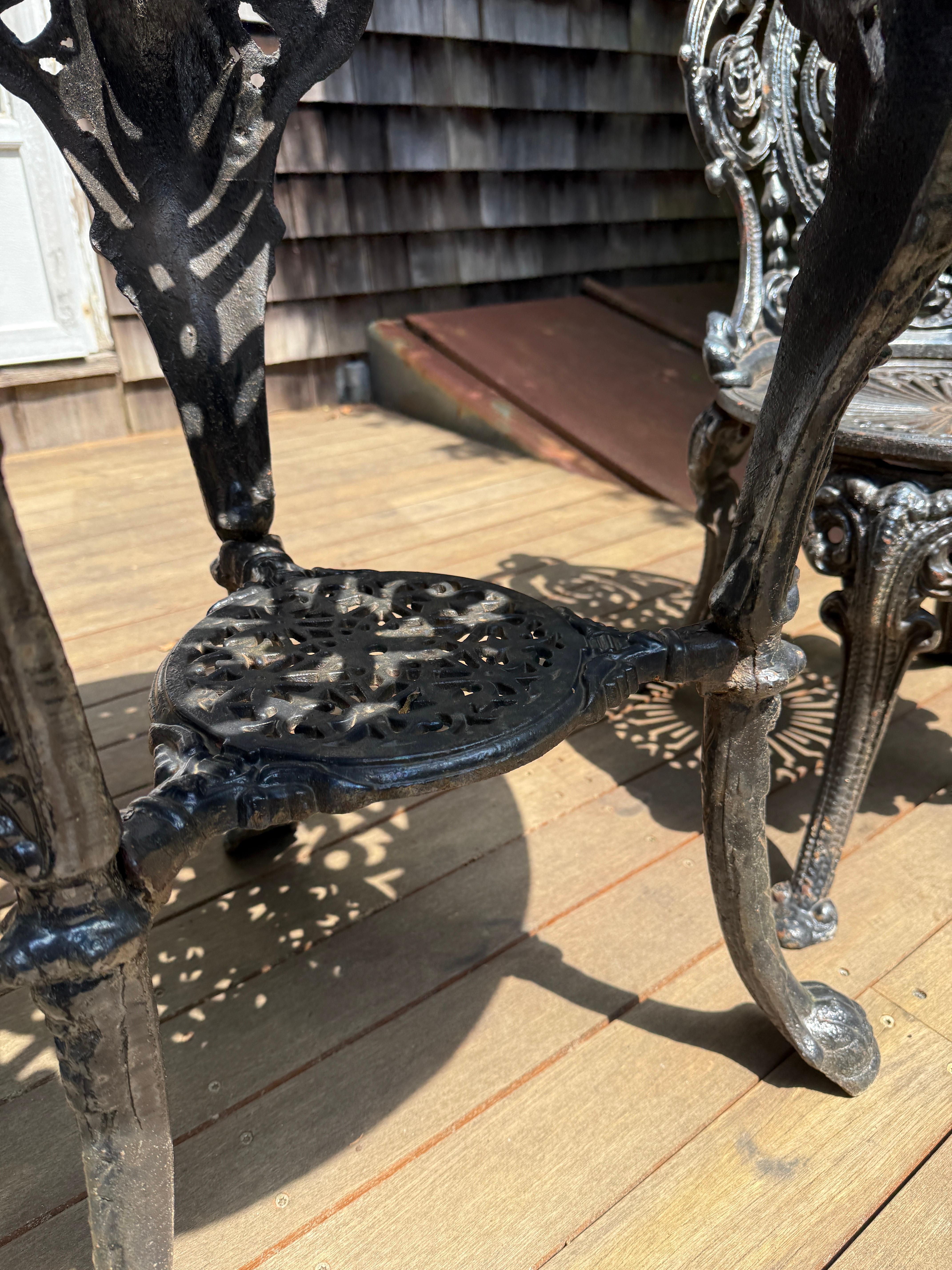Victorian Cast Iron Garden Set (3 Chairs + Table) For Sale 3