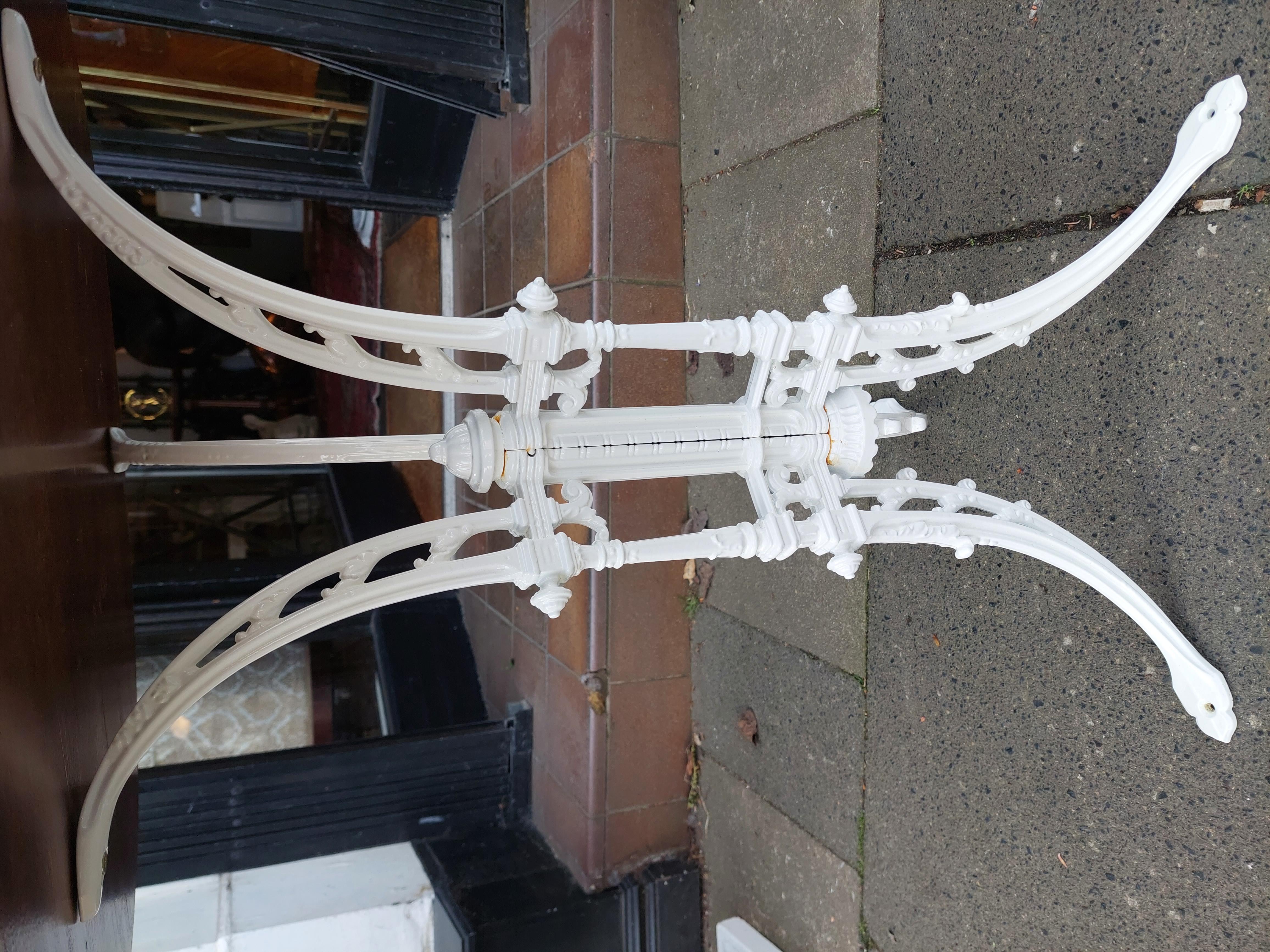 Victorian Cast Iron Garden Table In Good Condition For Sale In Altrincham, GB