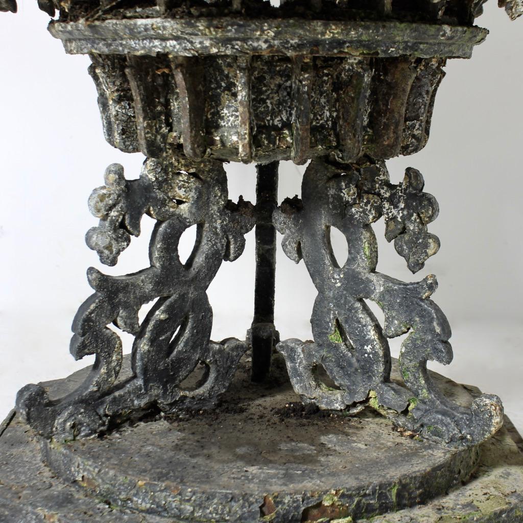 Victorian Cast Iron Garden Urn by Hunt and Pickering In Good Condition In Shustoke, GB