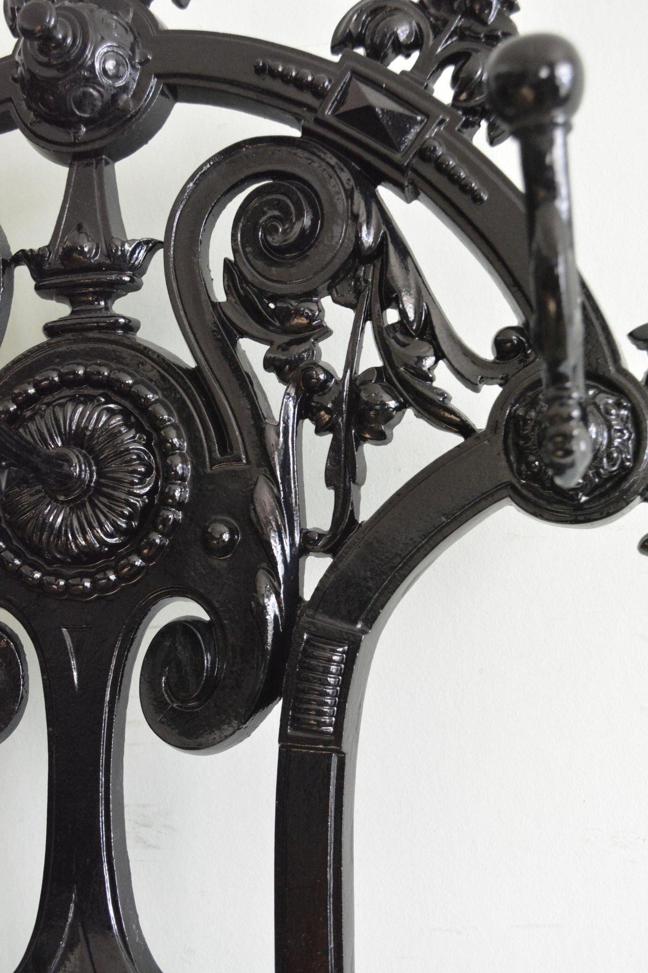 XIX secolo Portaoggetti vittoriano in ghisa Art Nouveau alla maniera di Christopher Dresser in vendita