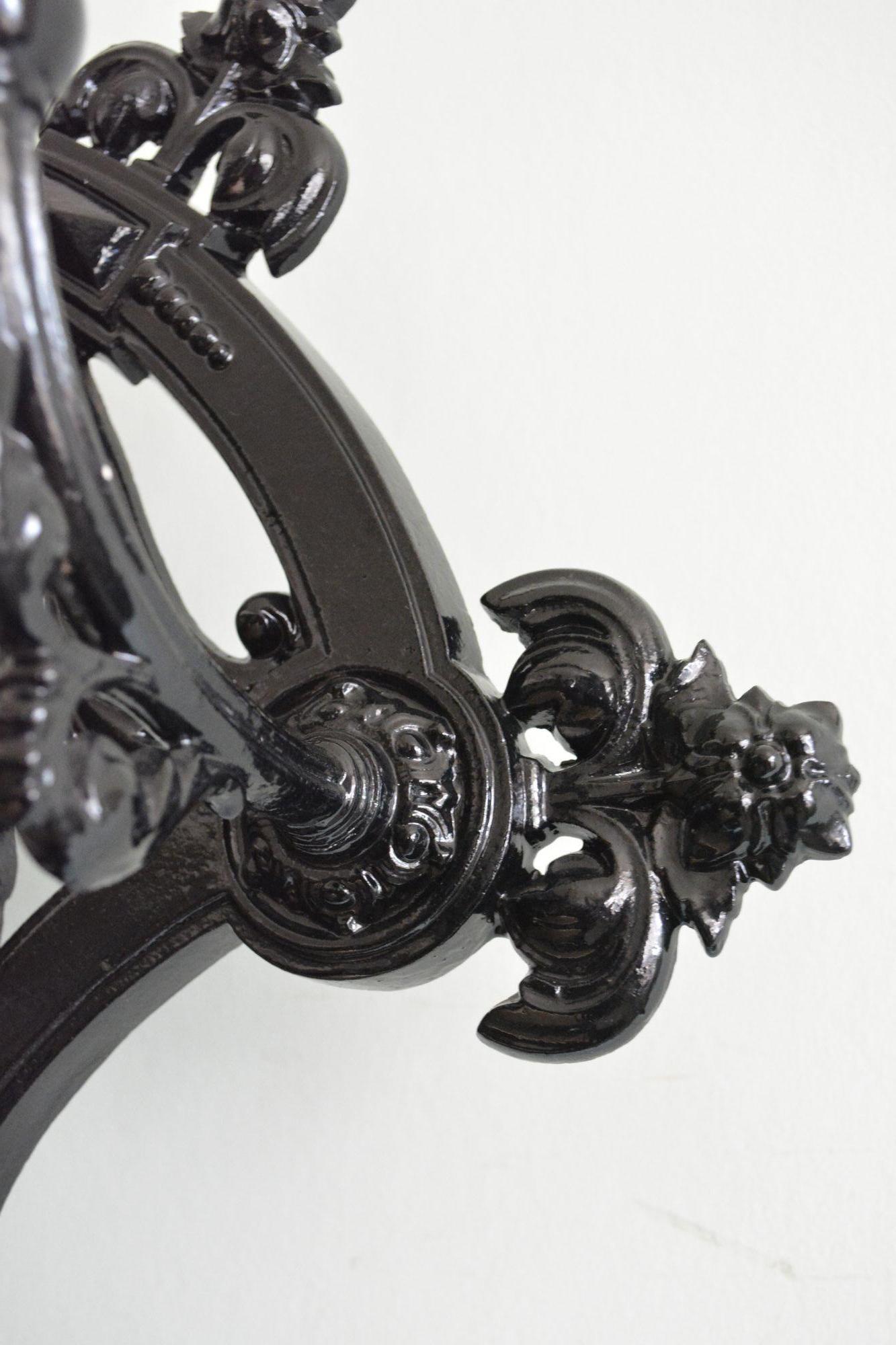 Ferro Portaoggetti vittoriano in ghisa Art Nouveau alla maniera di Christopher Dresser in vendita