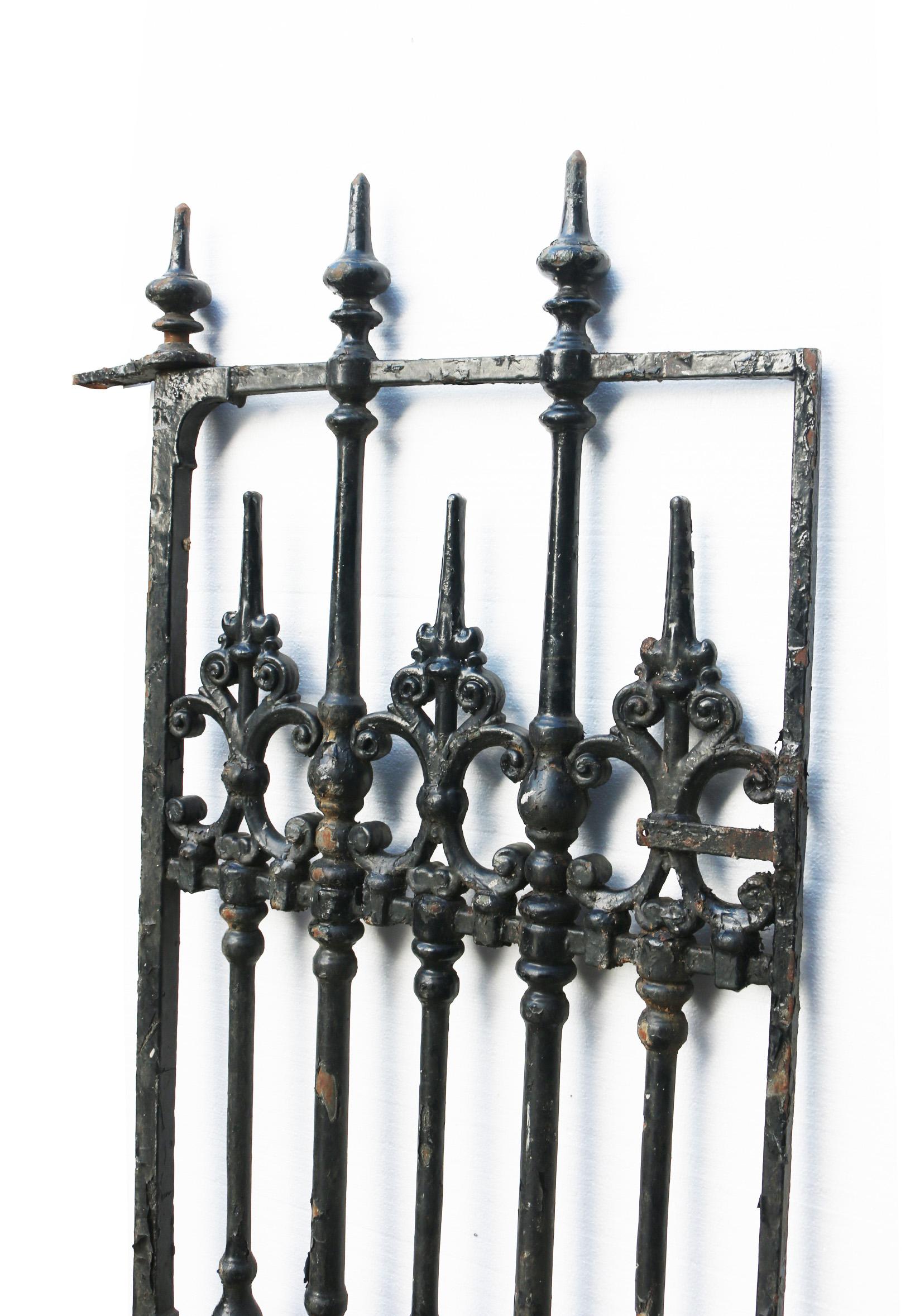 This beautifully made cast iron pedestrian gate is in excellent condition for its age with only some surface rust, but has no obvious cracks or damage. Finished in old flaky paint.

Measures: Height 140 cm 

Width 75.5 cm (gate only)

Depth