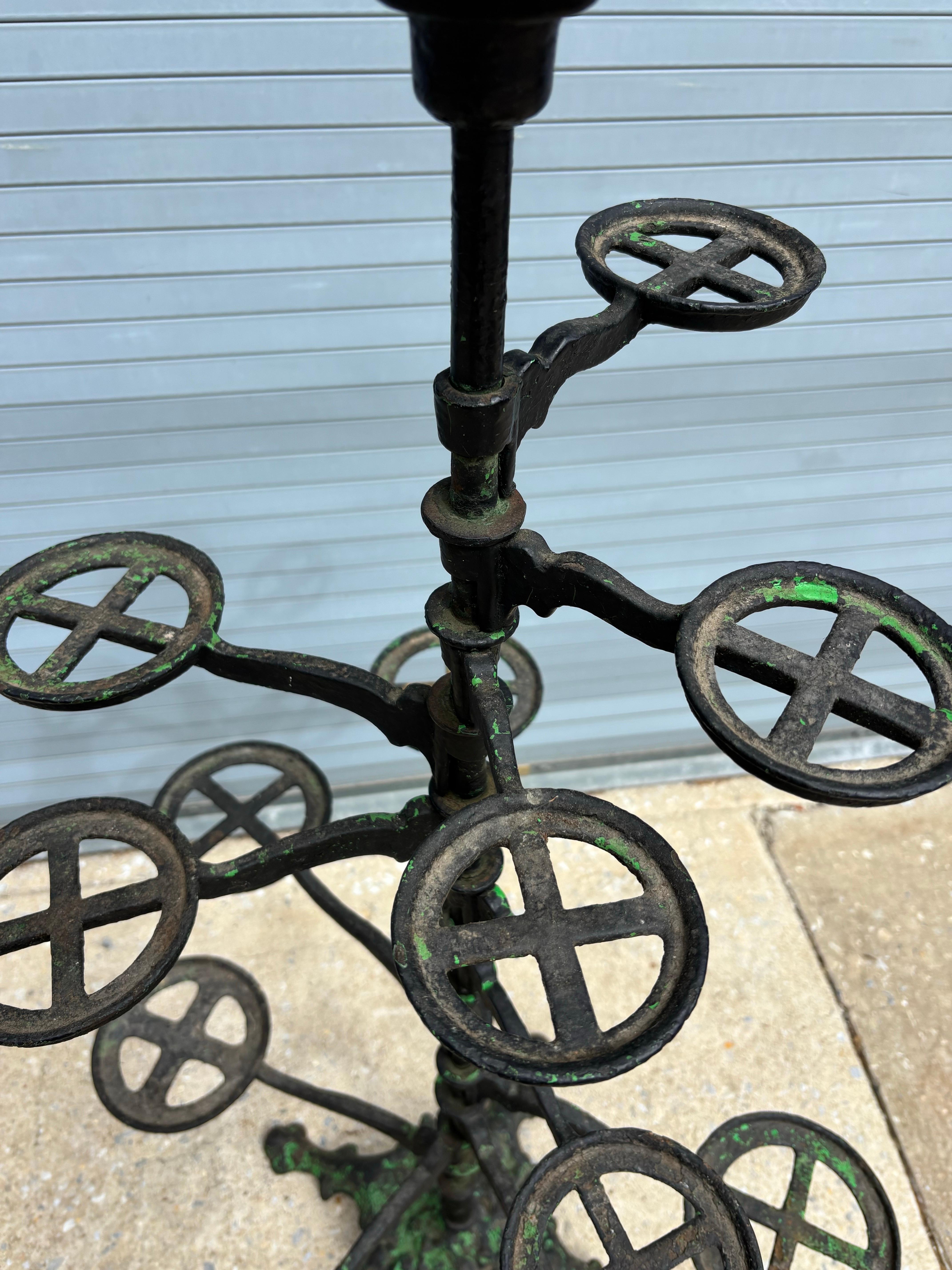 Victorian Cast Iron Rotating Plant Stand In Good Condition For Sale In Philadelphia, PA