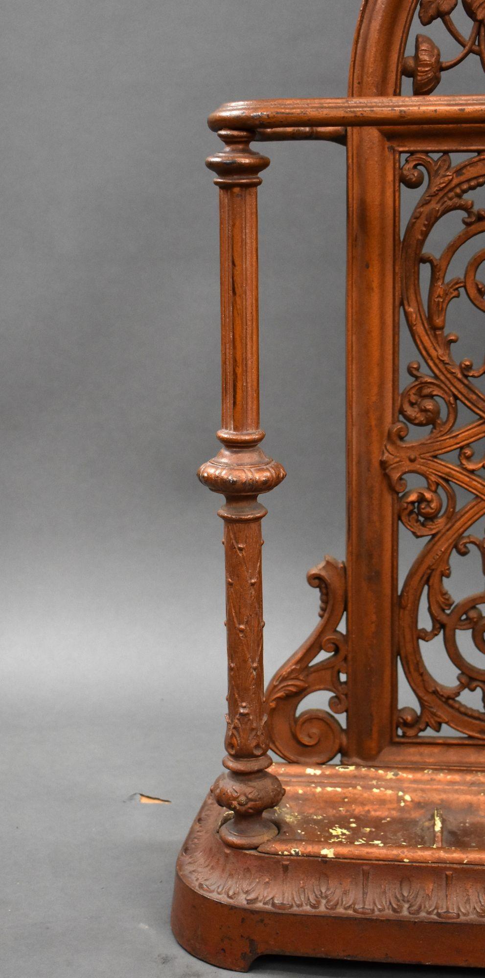 Victorian Cast Iron Stick Stand by Falkirk Foundry (c.1880) In Good Condition For Sale In Chelmsford, Essex