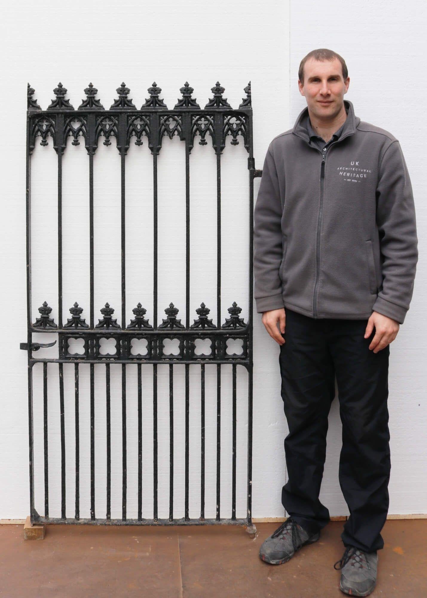 Sourced from a period cottage in the Worcestershire countryside, this tall 19th century Victorian wrought iron gate sets the stage for an idyllic garden. Made from a blend of wrought and cast iron, this stunning side gate is beautiful in structure