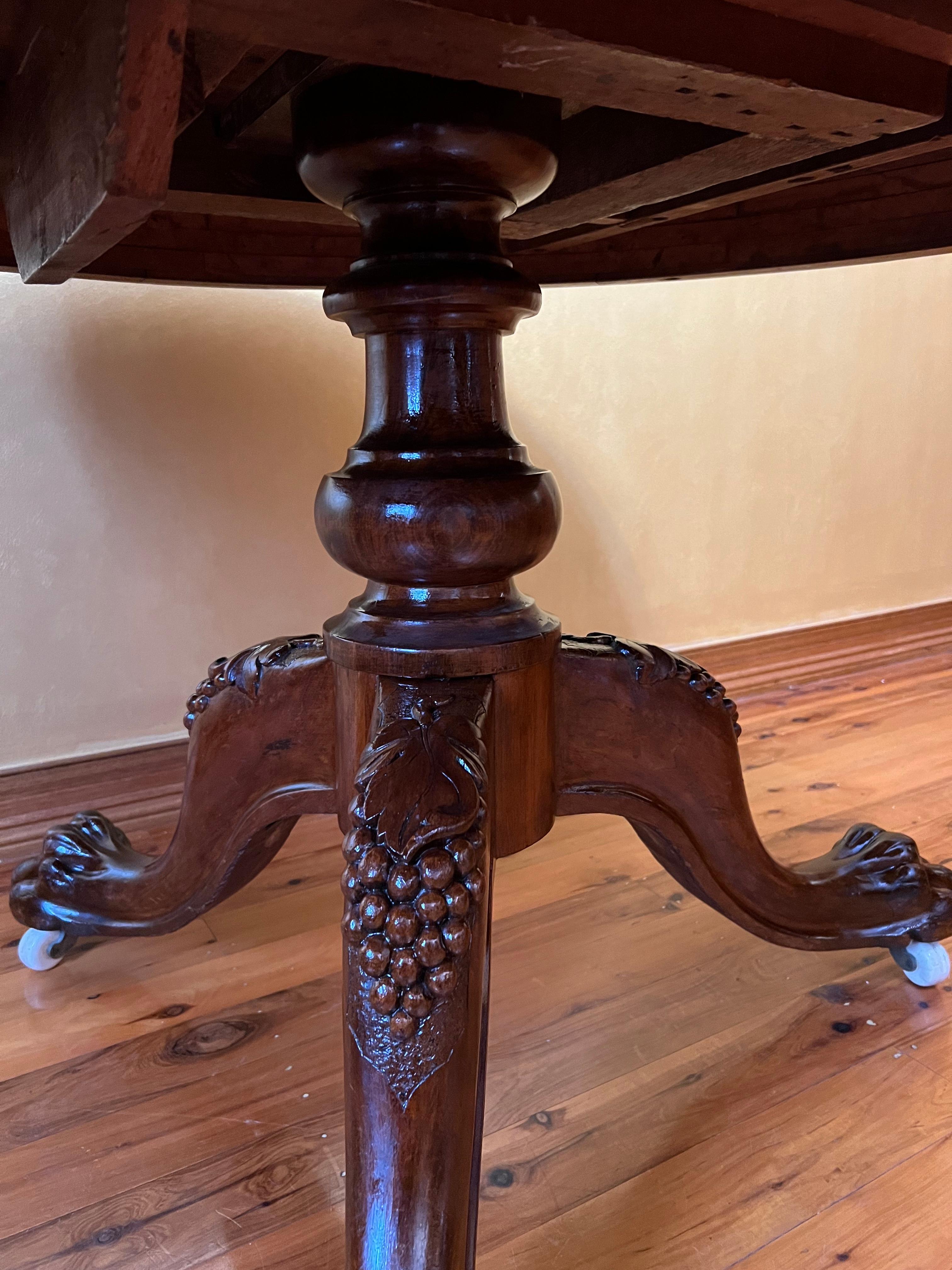 19th Century Victorian Cedar Tilt Top with Claw Feet Dining Table For Sale