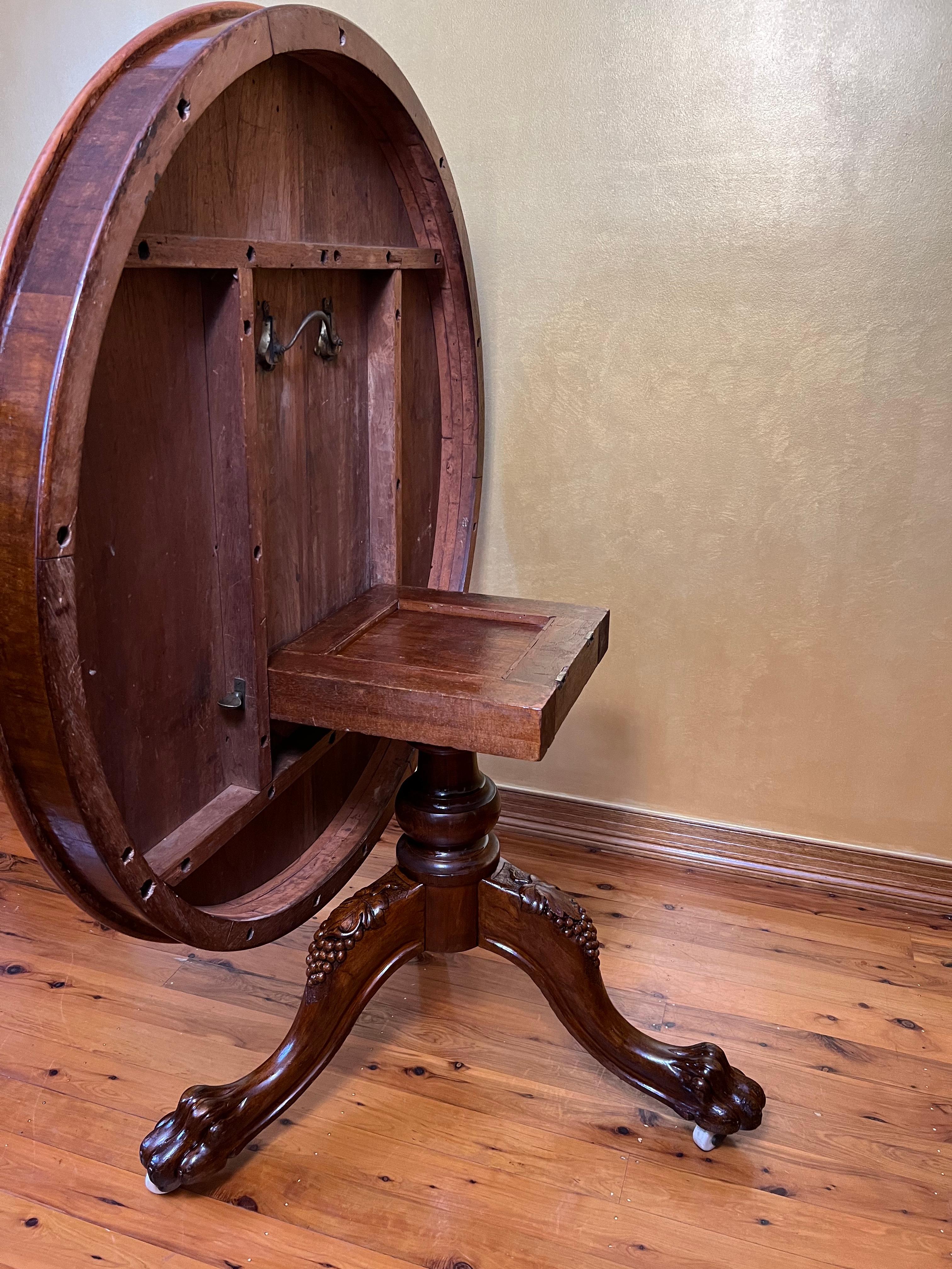 Victorian Cedar Tilt Top with Claw Feet Dining Table For Sale 2