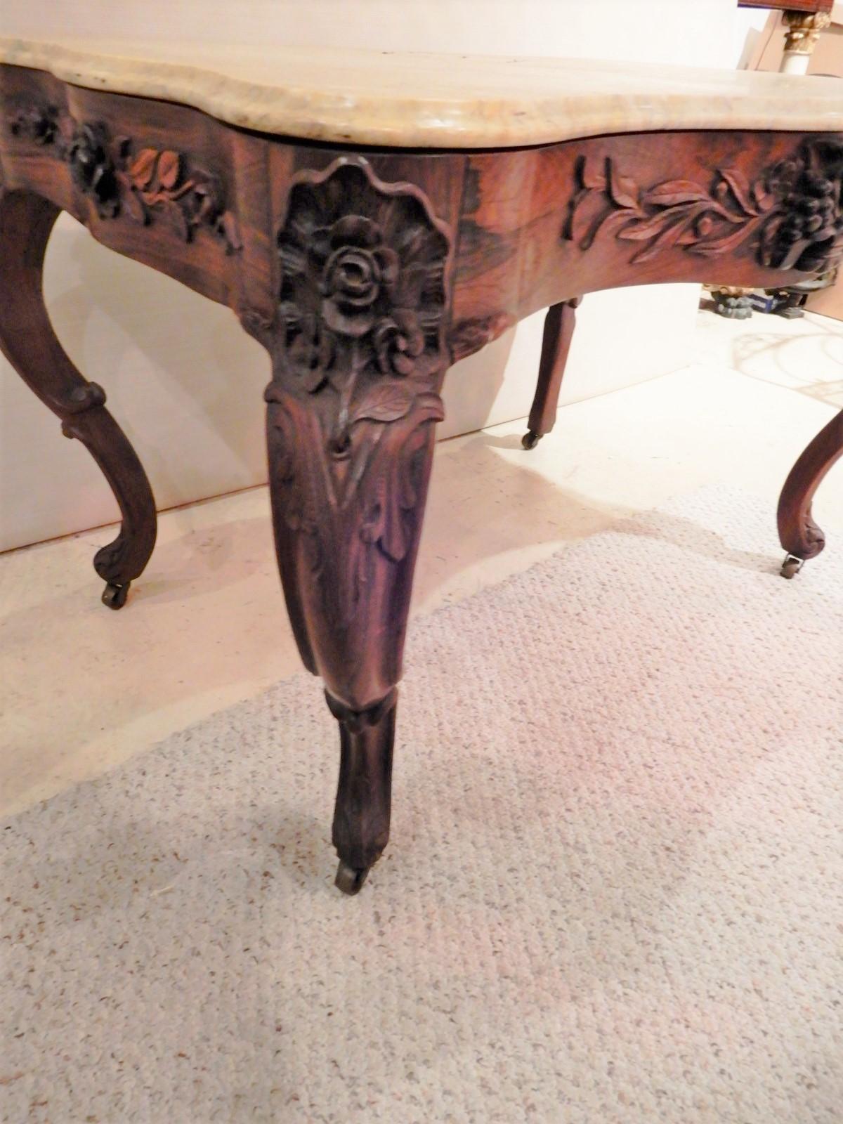 American Victorian Center table “Belter” Rosewood For Sale