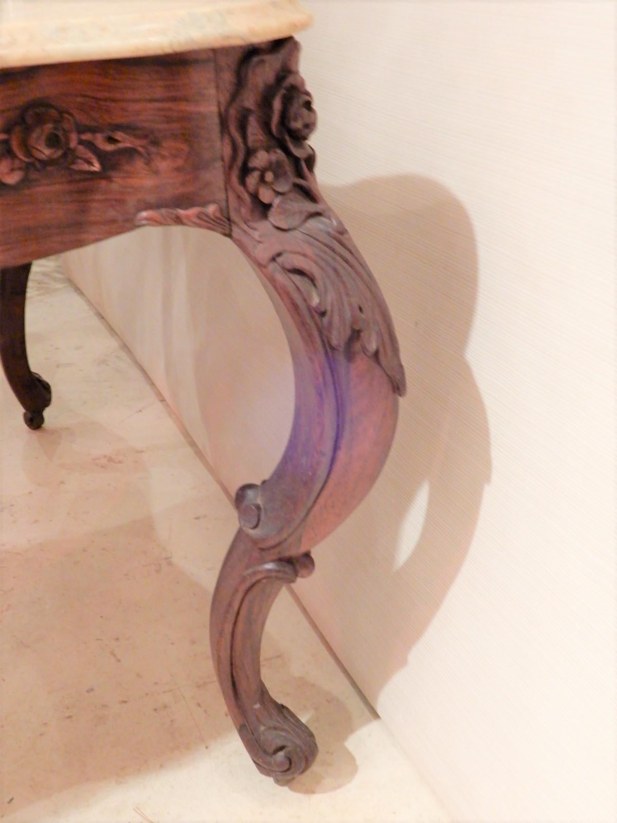 19th Century Victorian Center table “Belter” Rosewood For Sale