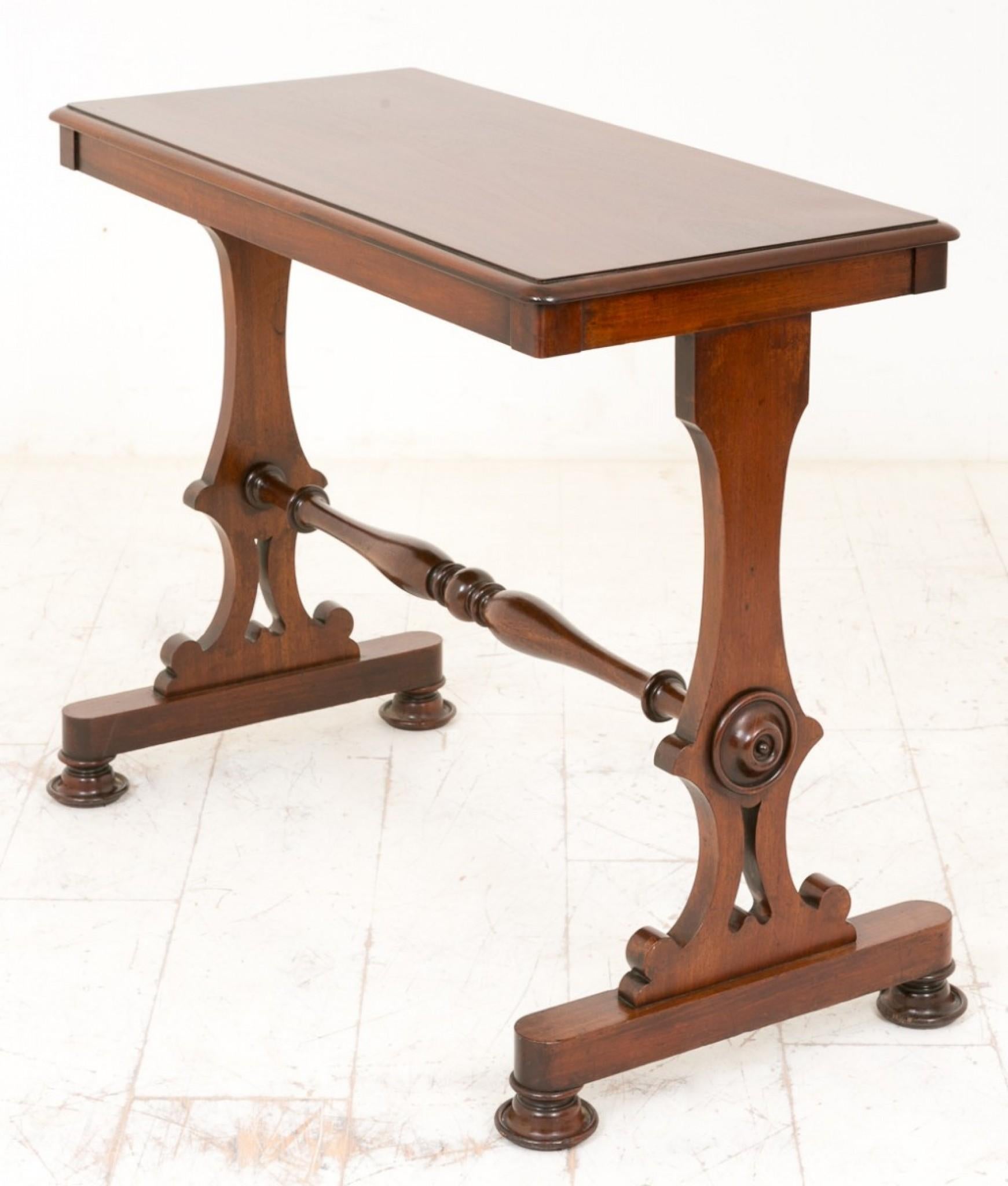 Victorian Centre Table - Mahogany Circa 1850 In Good Condition For Sale In Potters Bar, GB