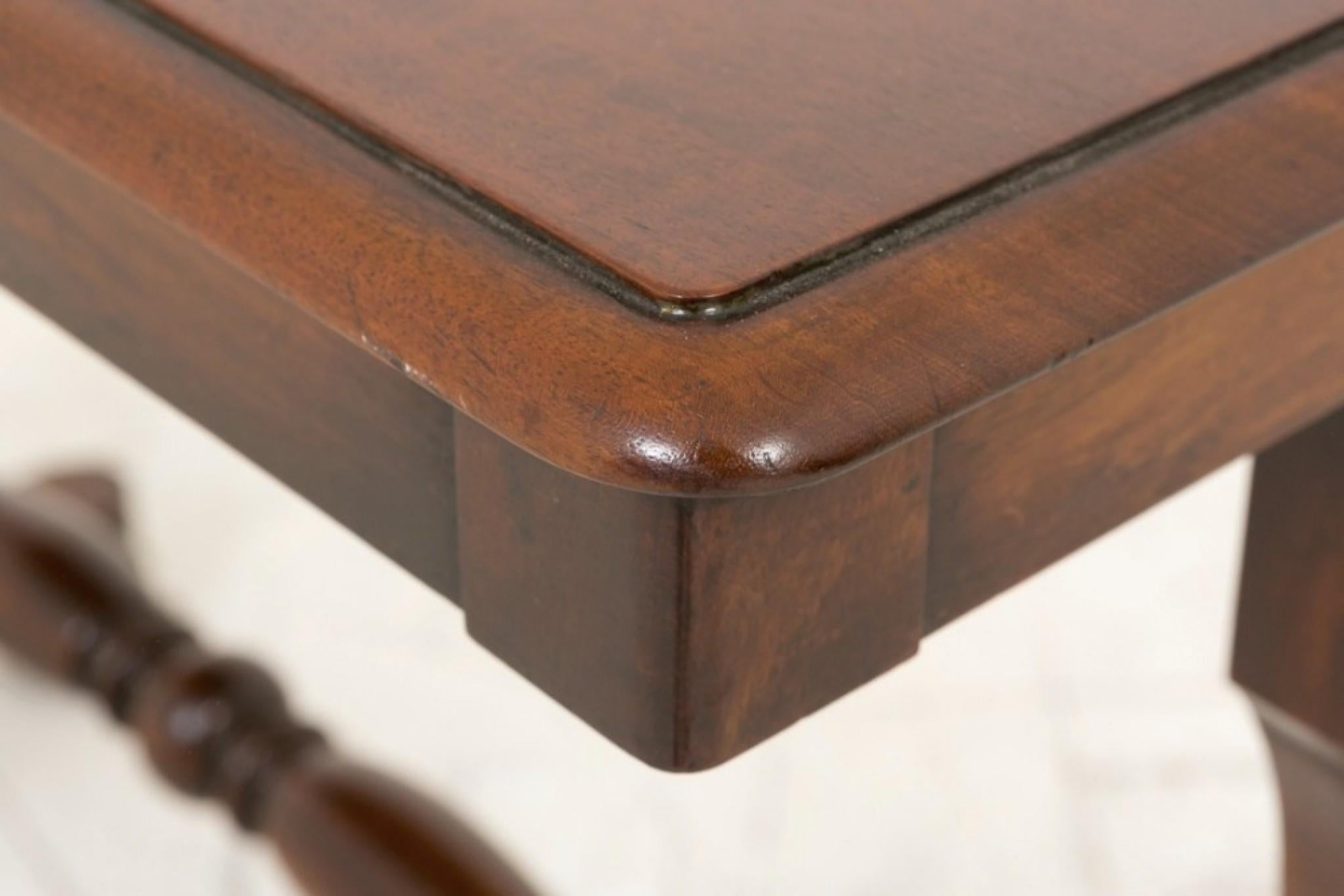 Mid-19th Century Victorian Centre Table - Mahogany Circa 1850 For Sale