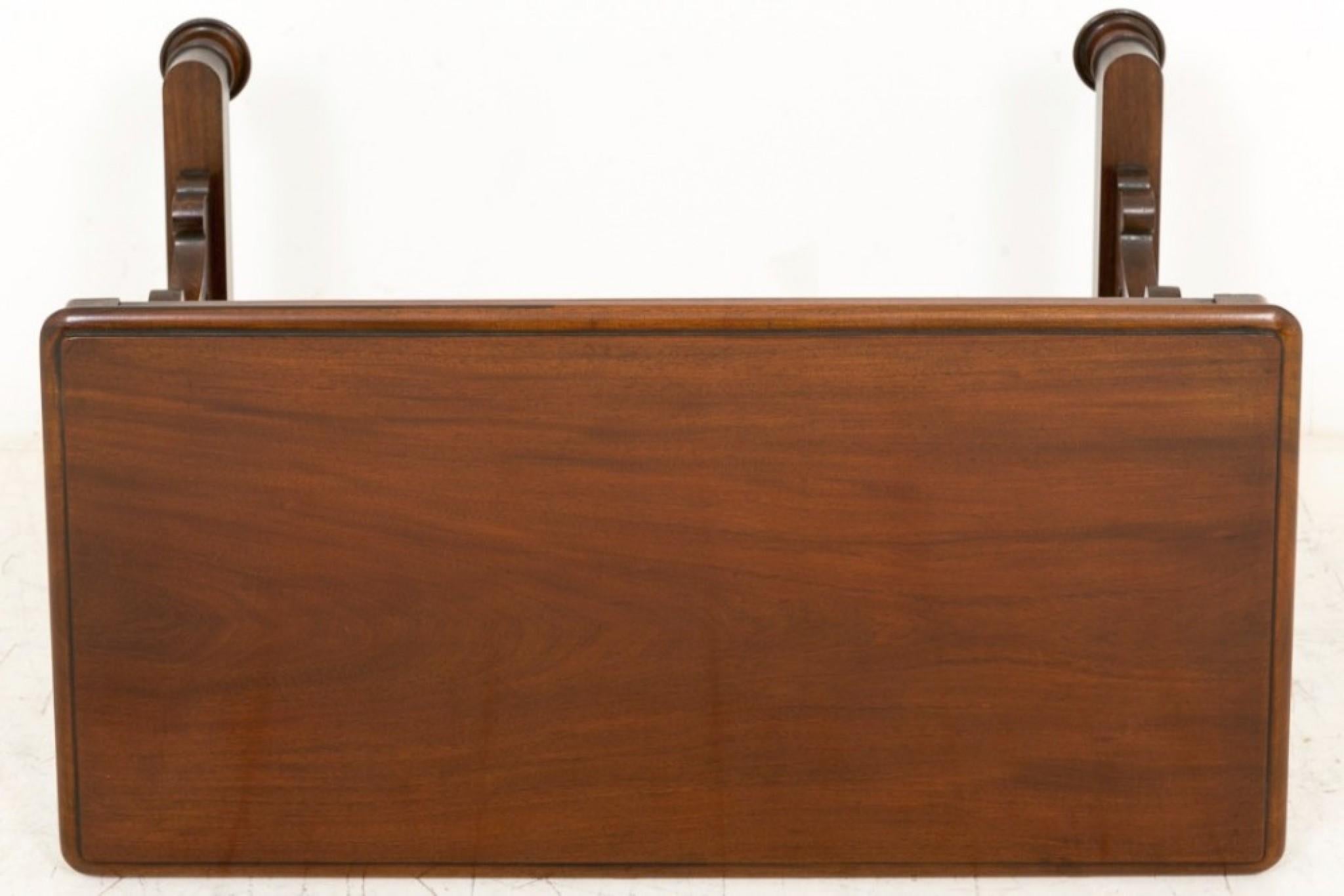 Victorian Centre Table - Mahogany Circa 1850 For Sale 1