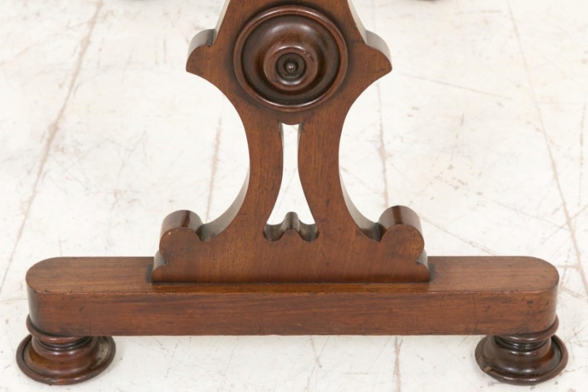 Victorian Centre Table - Mahogany Circa 1850 For Sale 2