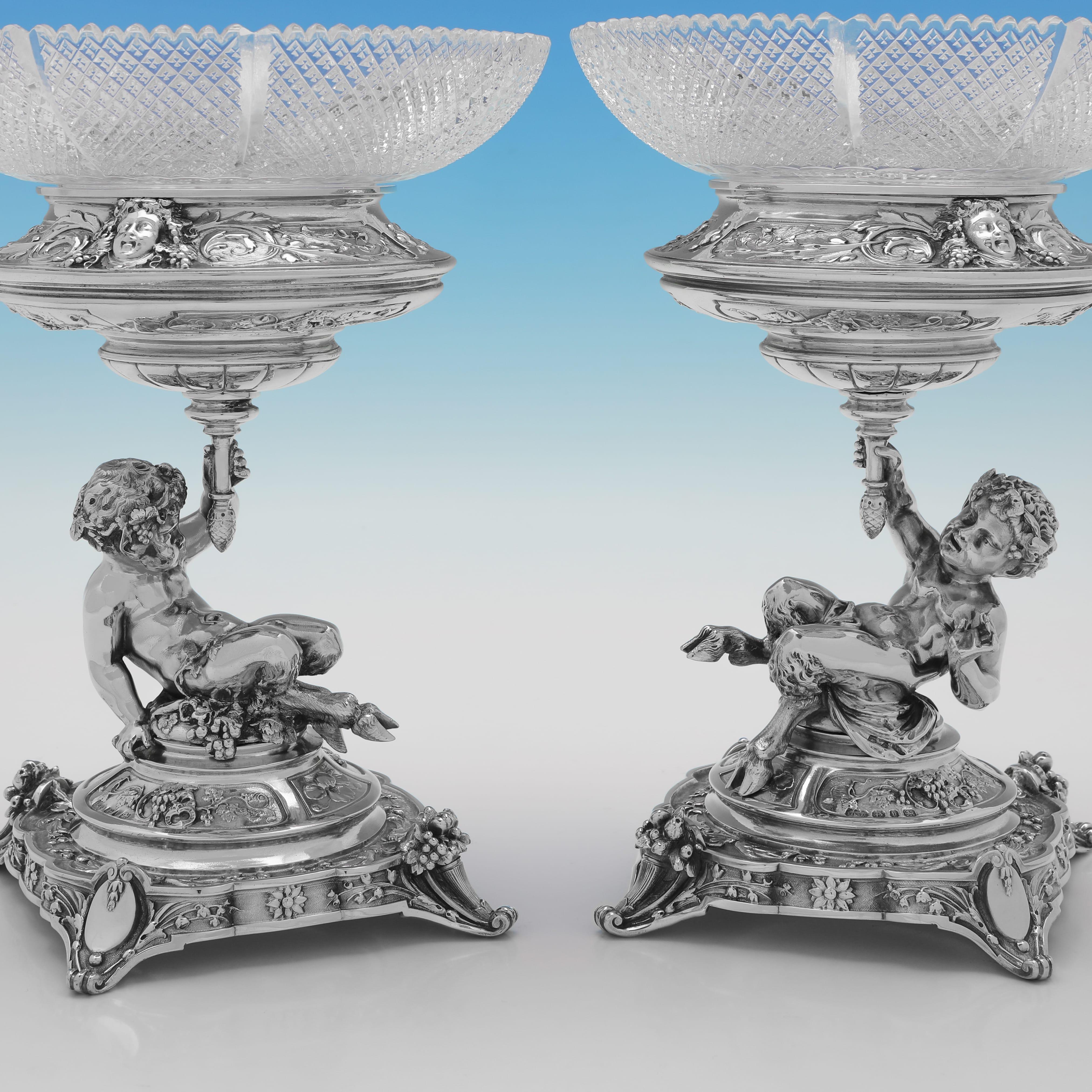 suite de 3 plats victoriens fabriqués par Elkington & Co. 1890 - 1895. en vente 6