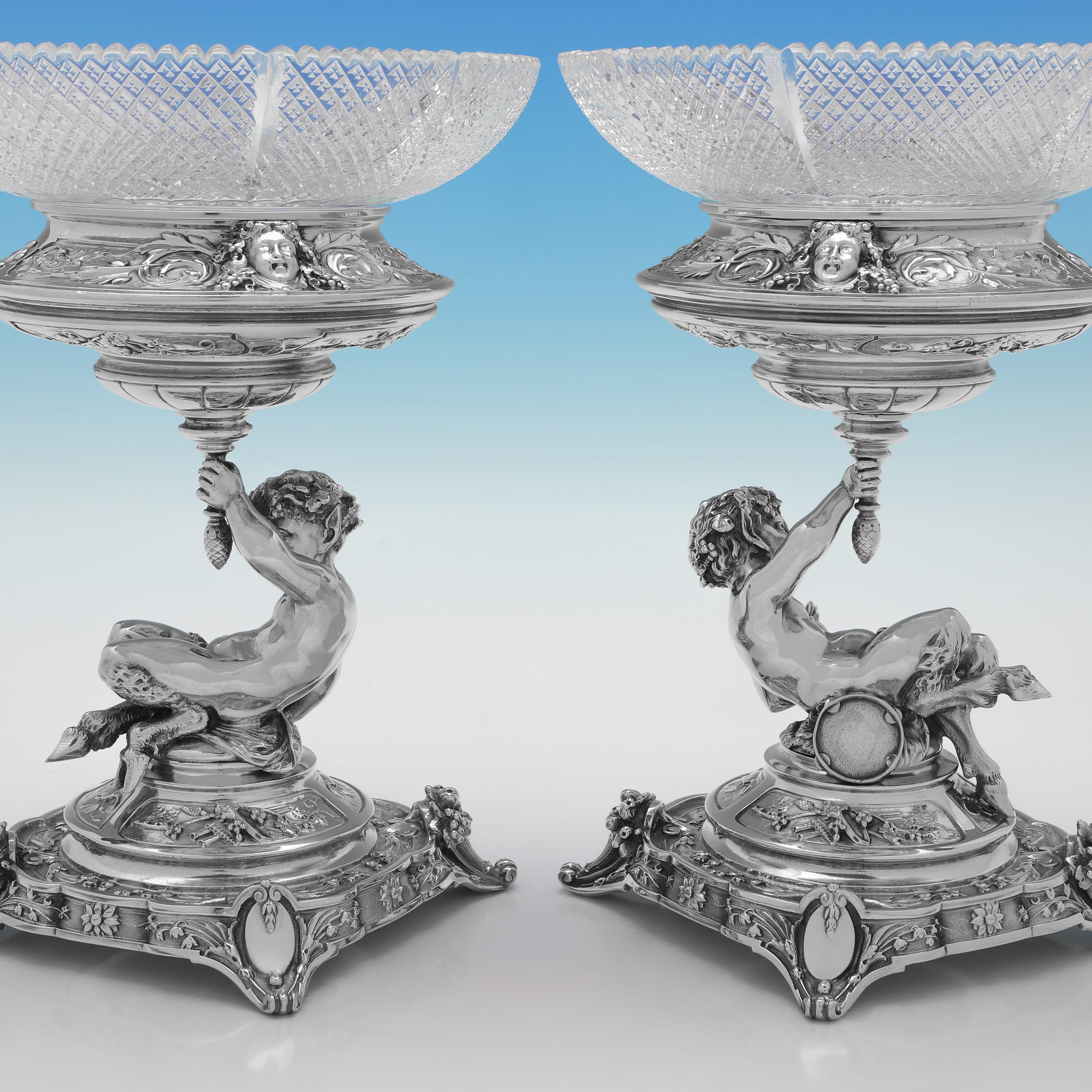 suite de 3 plats victoriens fabriqués par Elkington & Co. 1890 - 1895. en vente 7