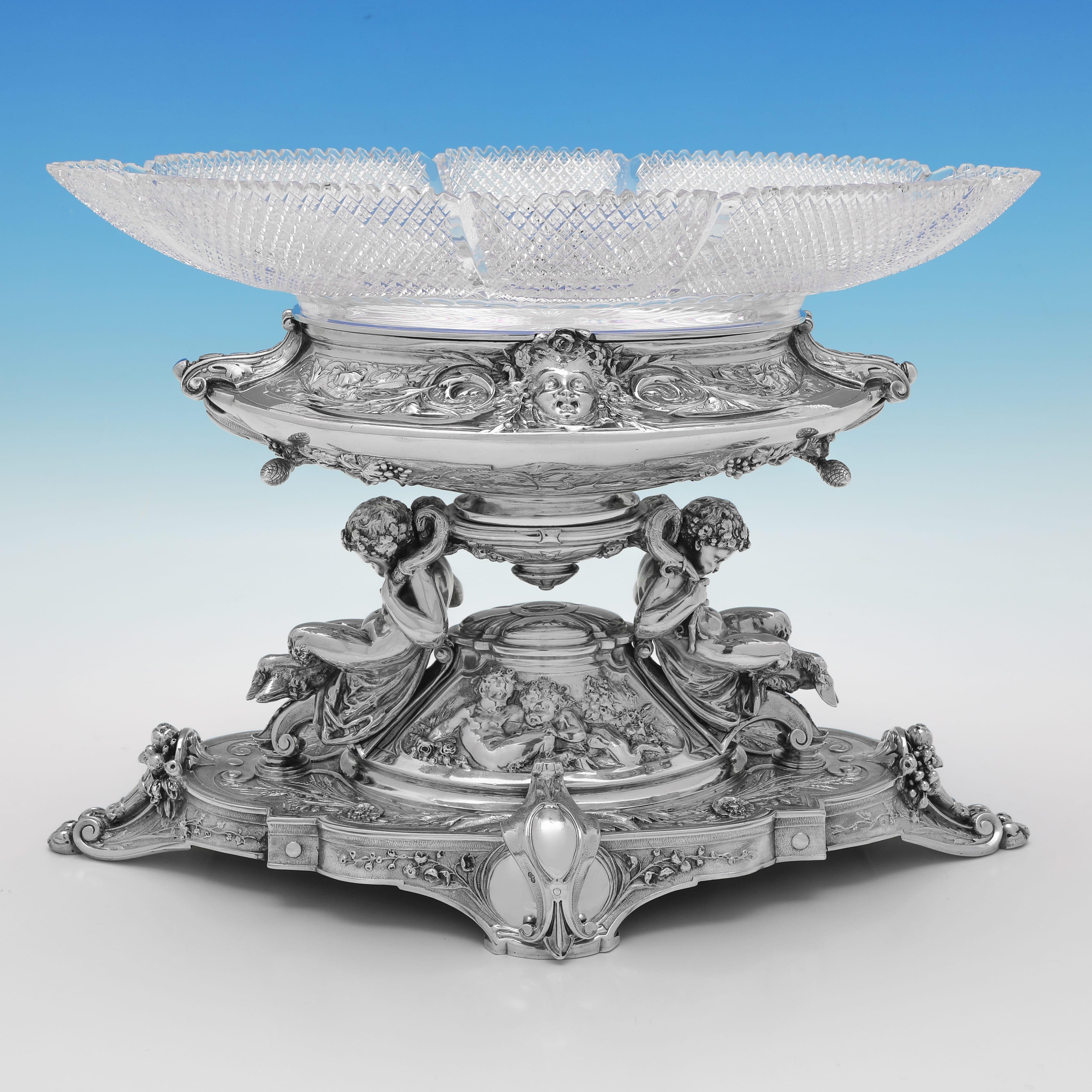 Argent sterling suite de 3 plats victoriens fabriqués par Elkington & Co. 1890 - 1895. en vente