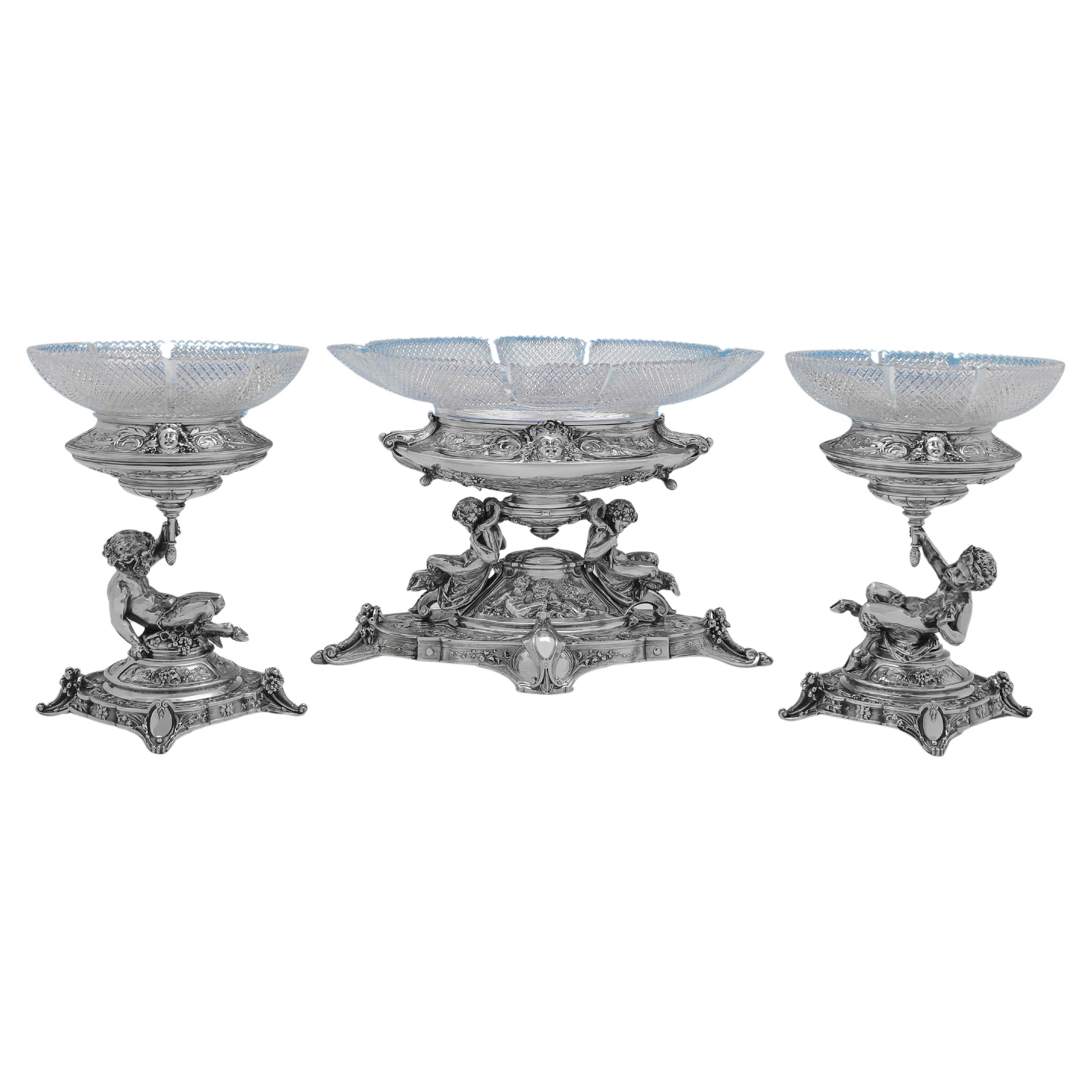 Conjunto victoriano de 3 platos de centro de mesa fabricados por Elkington & Co. 1890 - 1895.