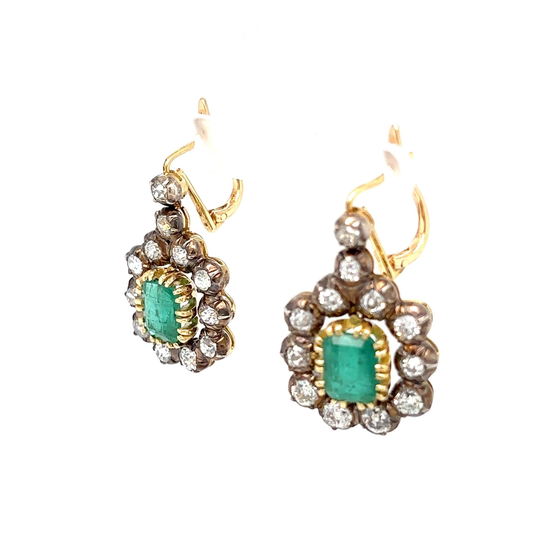 Orecchini a goccia in oro con diamante e smeraldo di certificato vittoriano, 1900 in vendita 4