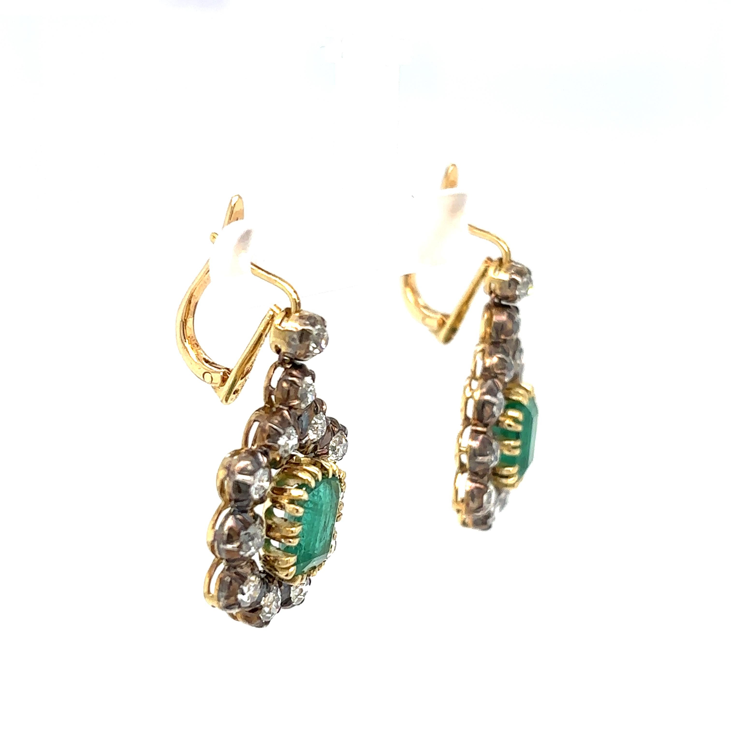 Donna Orecchini a goccia in oro con diamante e smeraldo di certificato vittoriano, 1900 in vendita