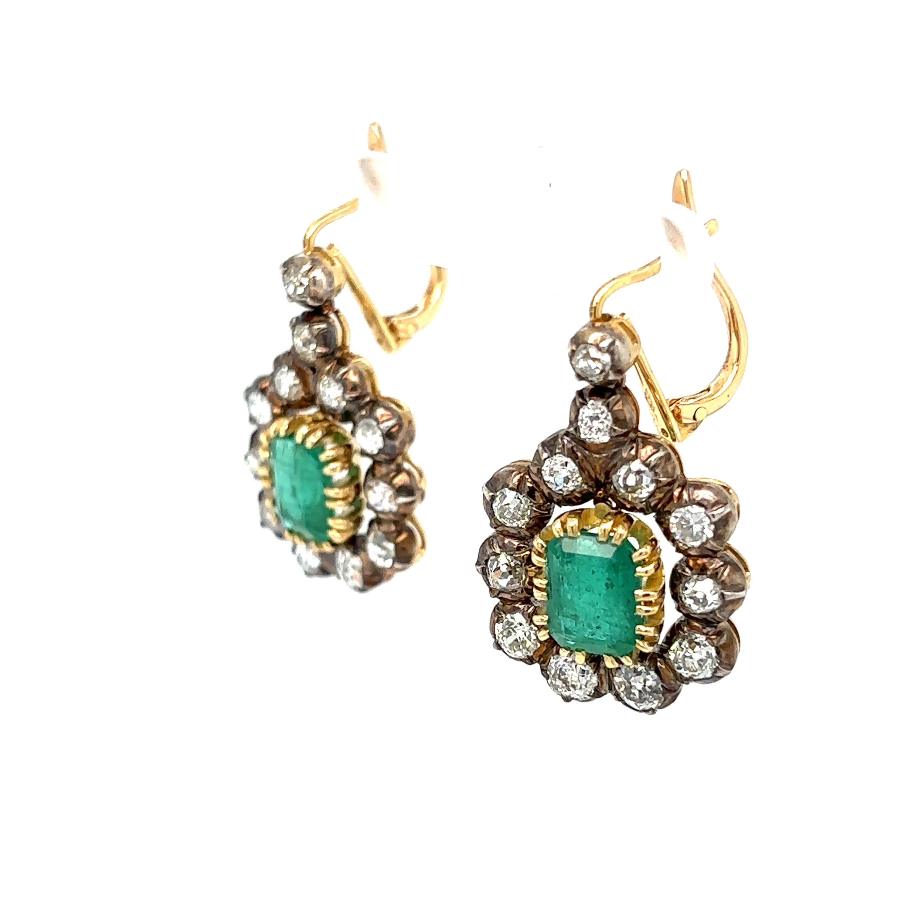 Orecchini a goccia in oro con diamante e smeraldo di certificato vittoriano, 1900 in vendita 2