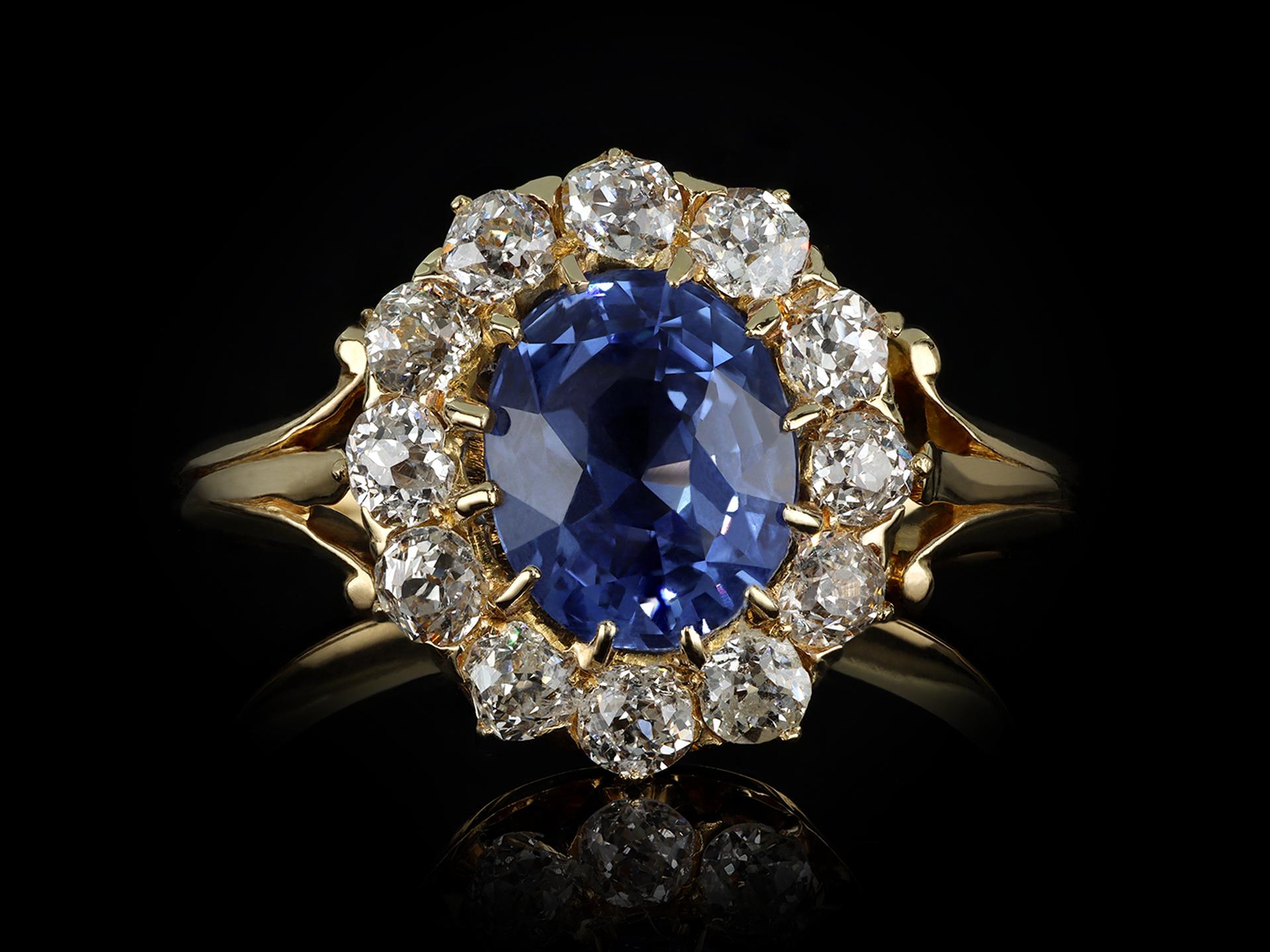 Victorian Ceylon sapphire and diamond coronet cluster ring, circa 1900. In Good Condition In London, GB