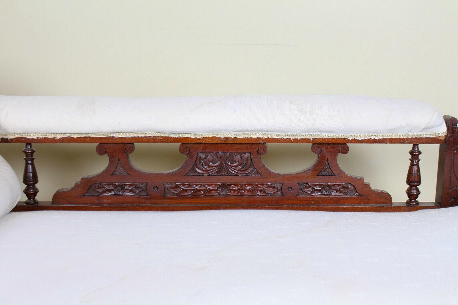 Victorian Chaise Longue Sofa Carved Mahogany For Sale 1