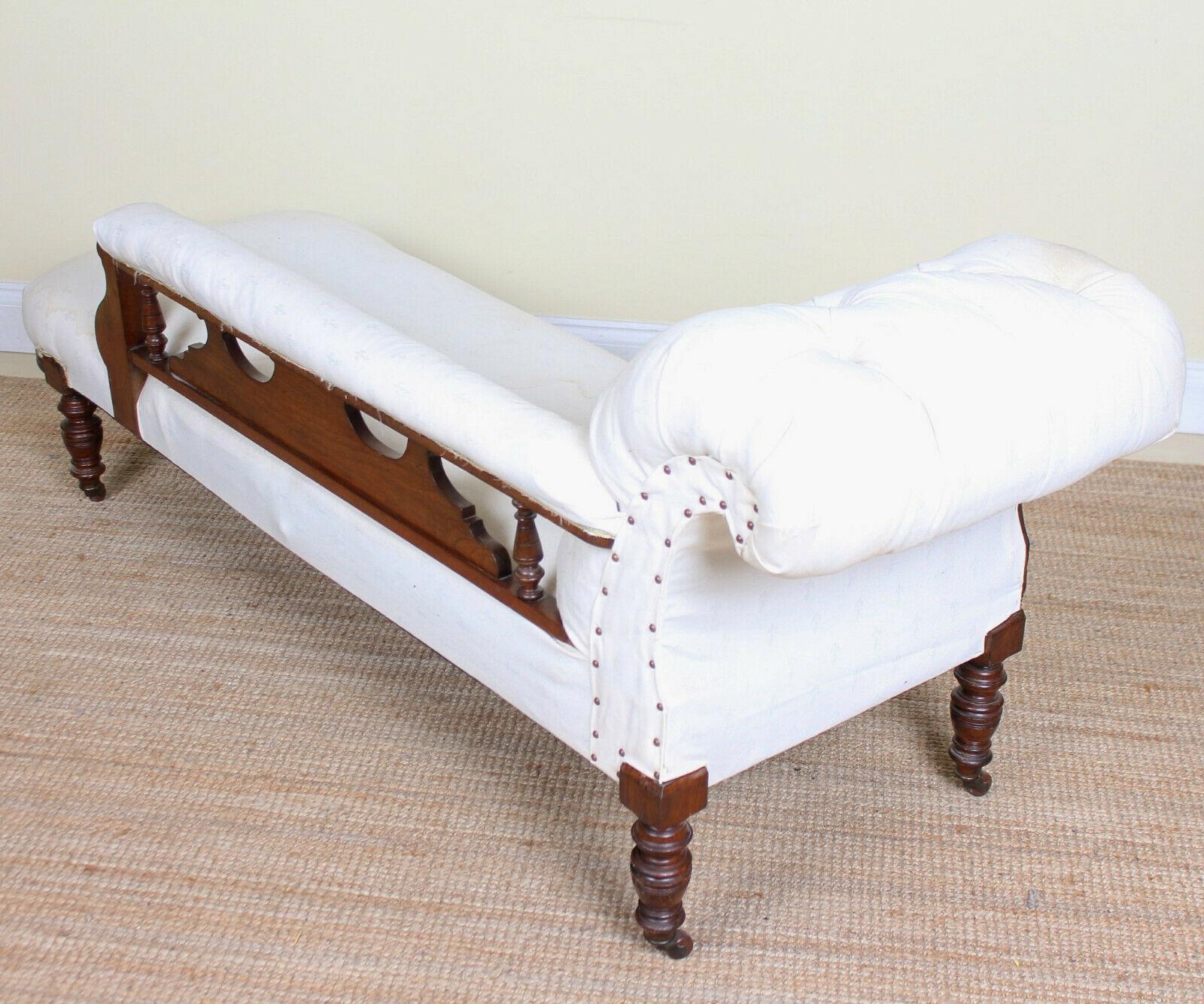 Victorian Chaise Longue Sofa Carved Mahogany For Sale 2