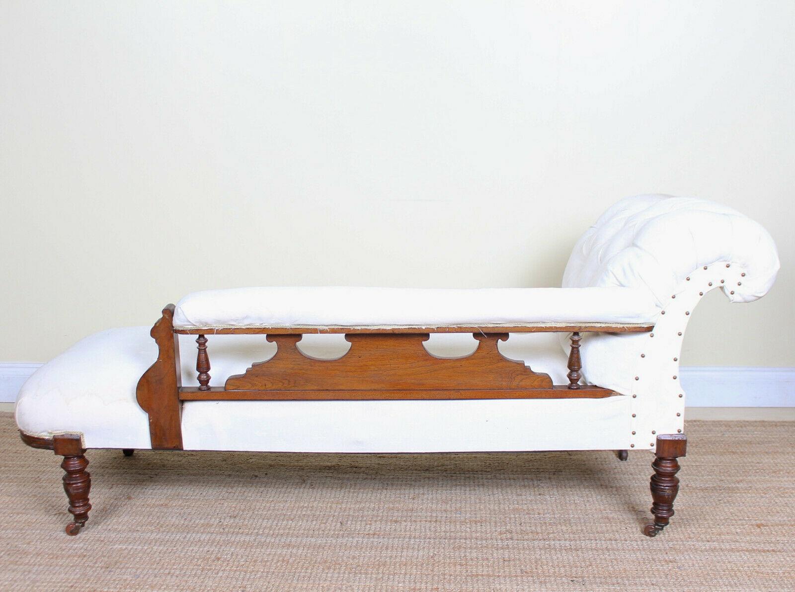 Victorian Chaise Longue Sofa Carved Mahogany For Sale 3