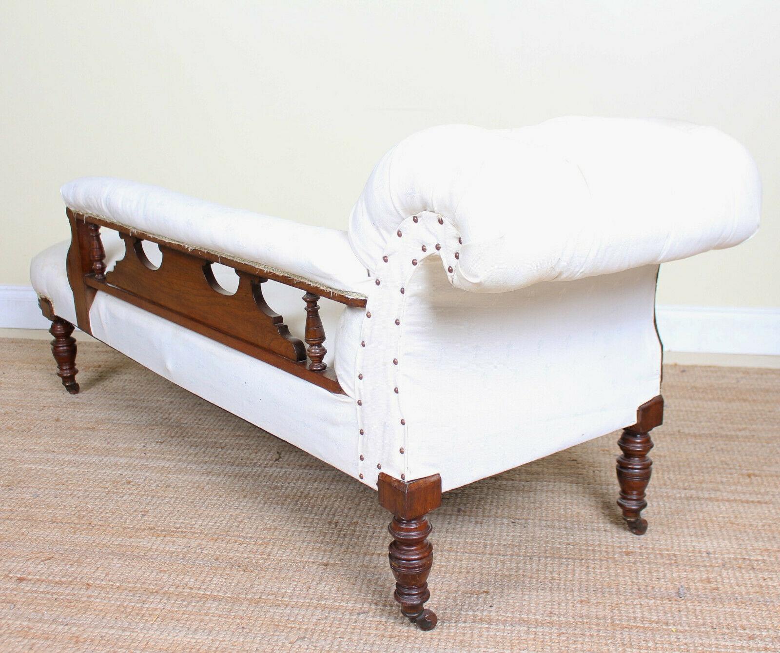 Victorian Chaise Longue Sofa Carved Mahogany For Sale 4