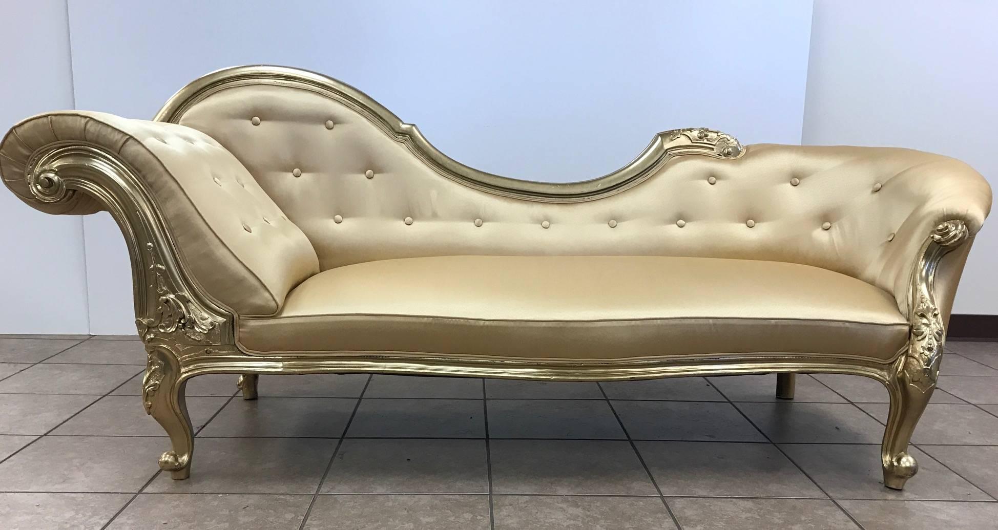 Viktorianische Chaiselongue mit Metallic-Gold-Finish, gepolstert mit Satin (Spätviktorianisch) im Angebot
