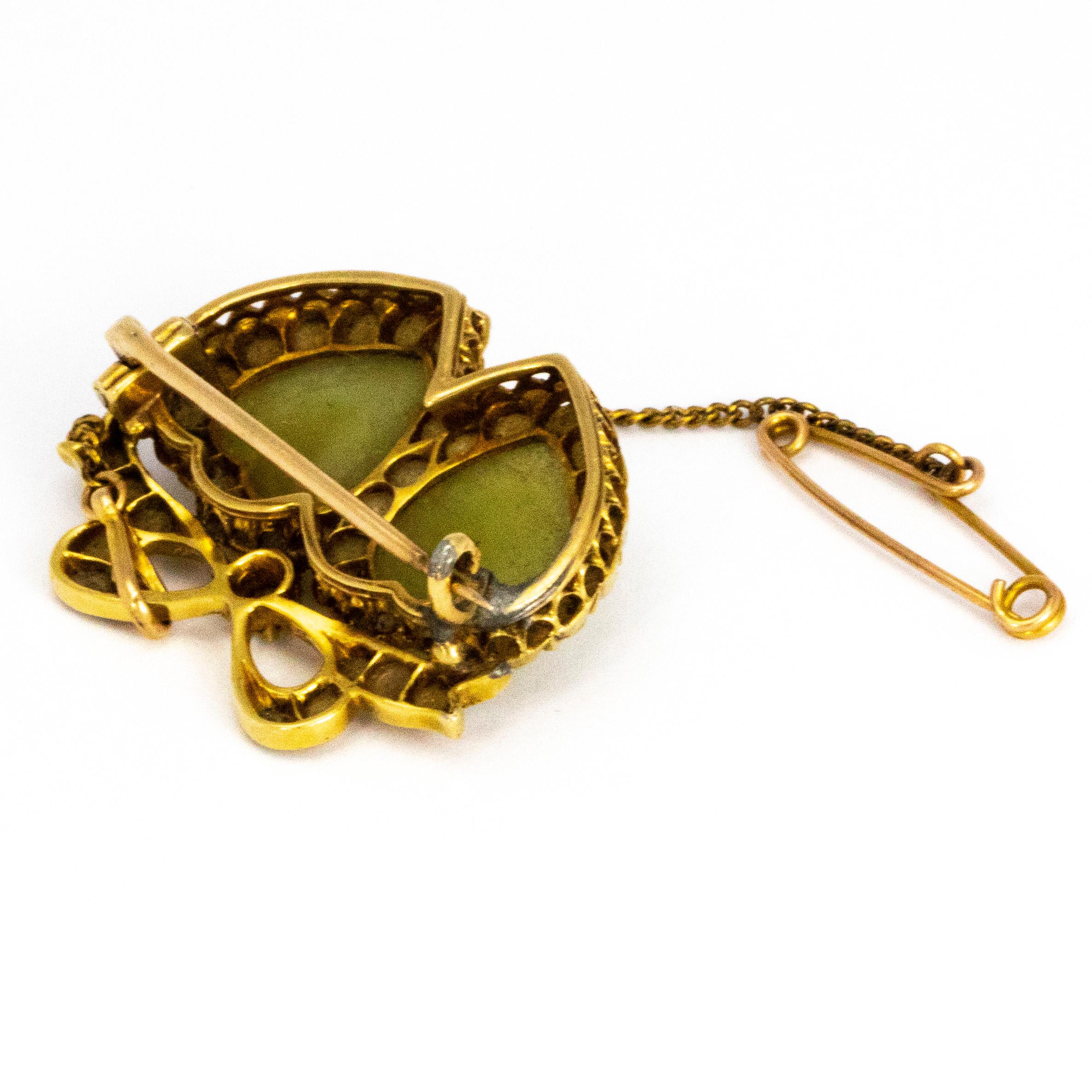 Victorian Chalcedony and Pearl Yellow Gold Brooch In Good Condition In Chipping Campden, GB
