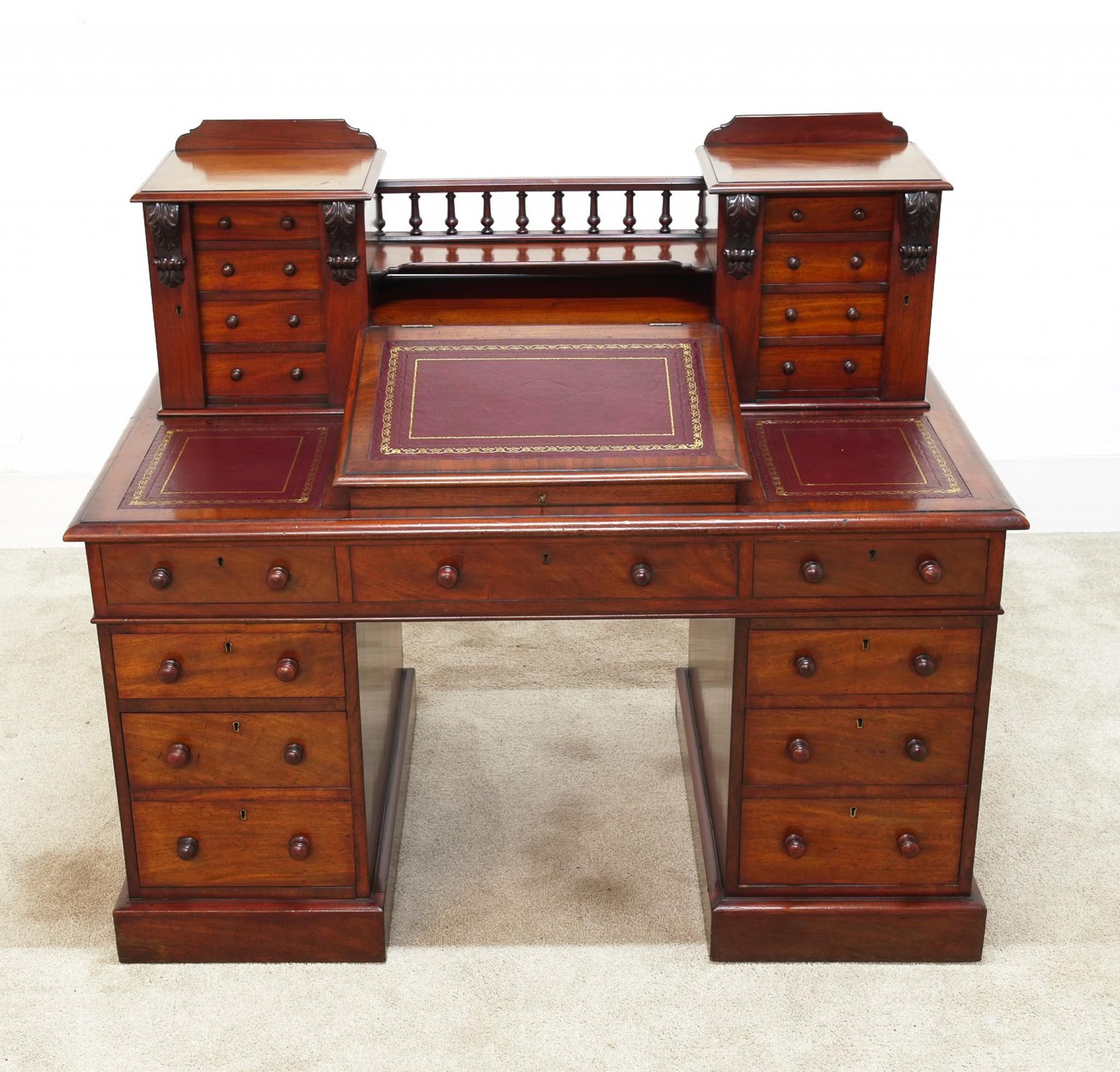 Wonderful period Victorian 'Dickens Desk' in mahogan
The desk is modelled after the same type of pedestal desk Charles Dicken's used to write classics such as 'Oliver Twist' and 'Great expectations
Hand crafted from mahogany with a wonderful patina