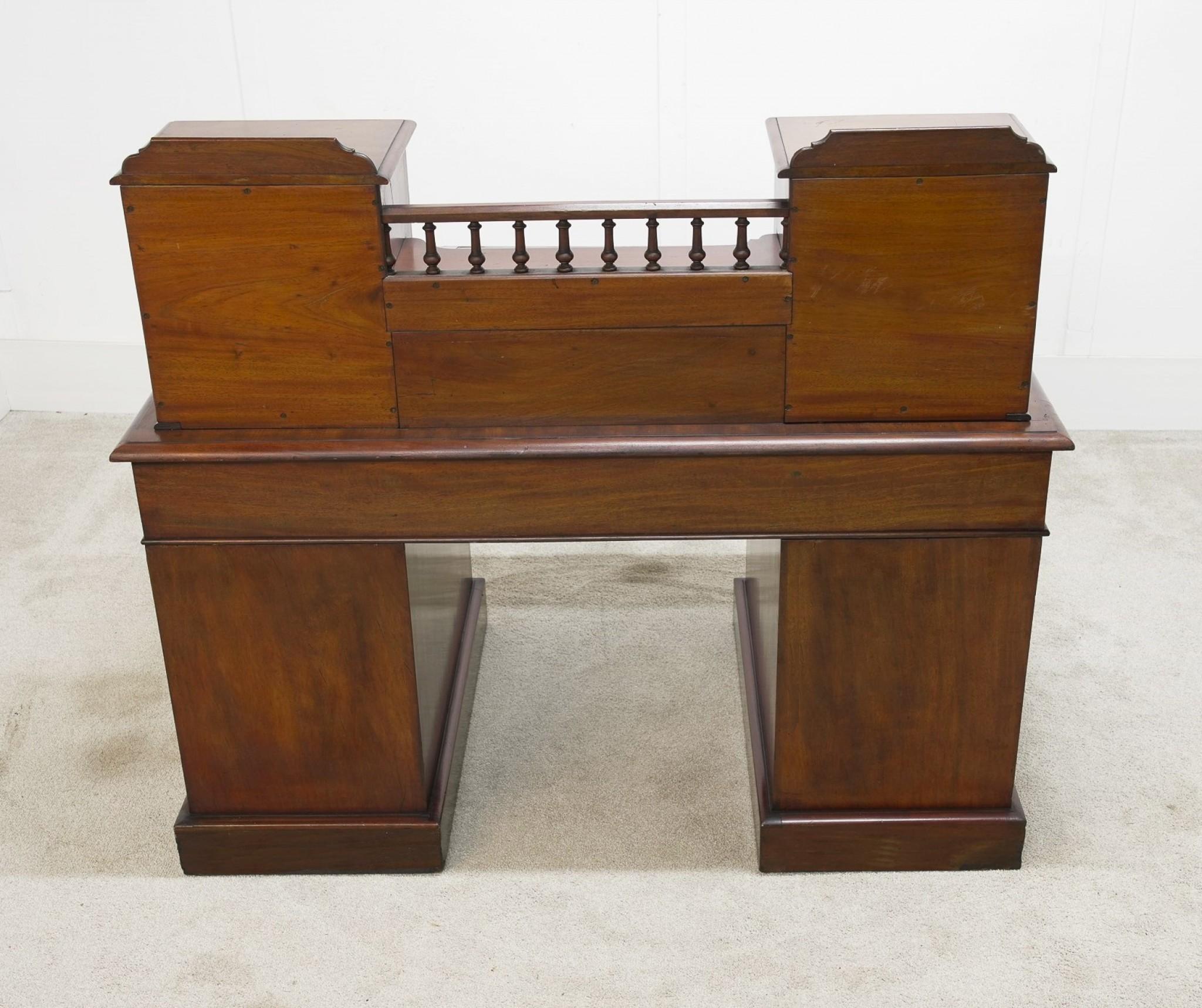 Victorian Charles Dickens Desk Mahogany Writing Table 1880 In Good Condition For Sale In Potters Bar, GB