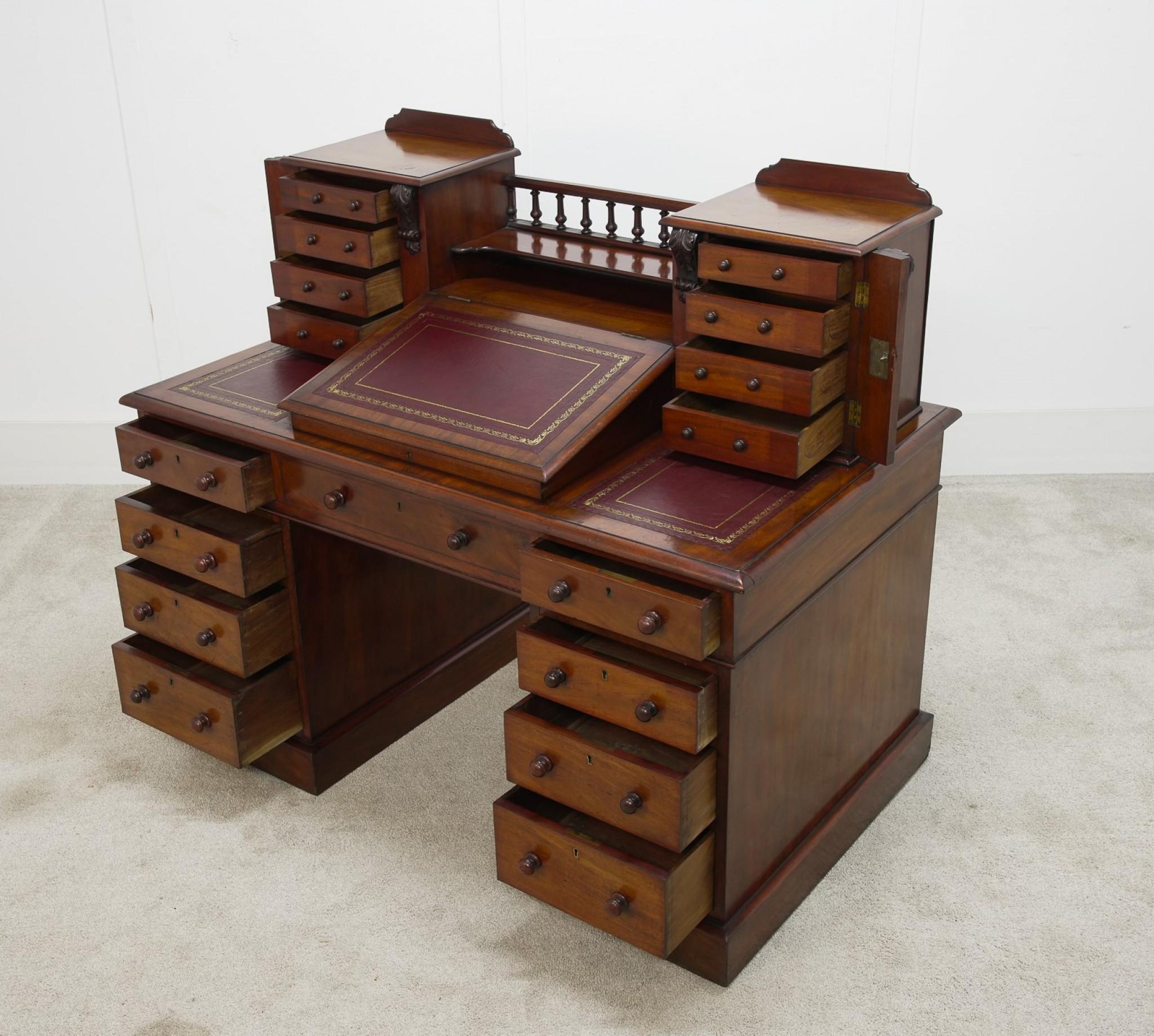 Fin du XIXe siècle Table d'écriture victorienne Charles Dickens en acajou 1880 en vente