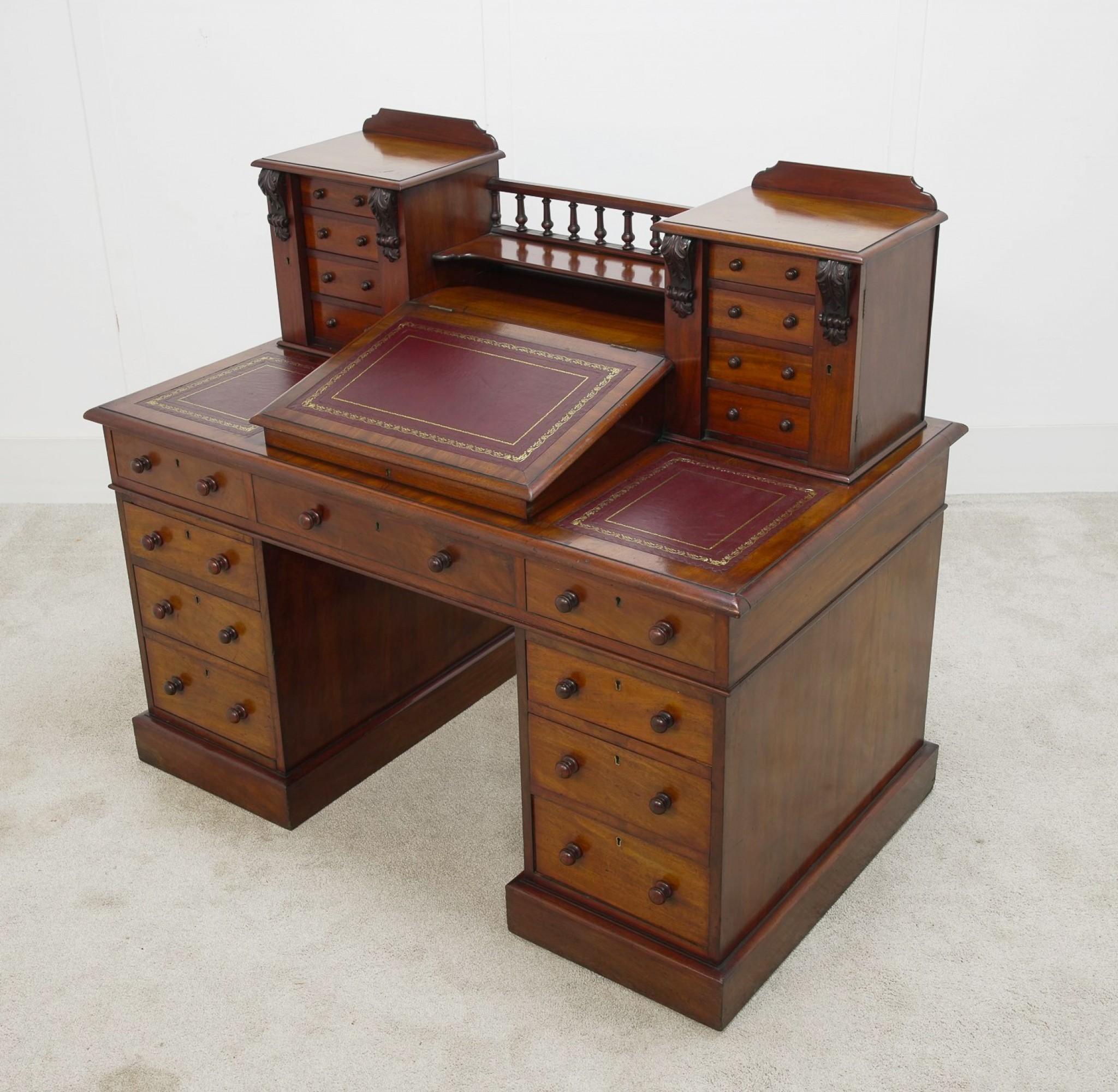 Table d'écriture victorienne Charles Dickens en acajou 1880 en vente 1