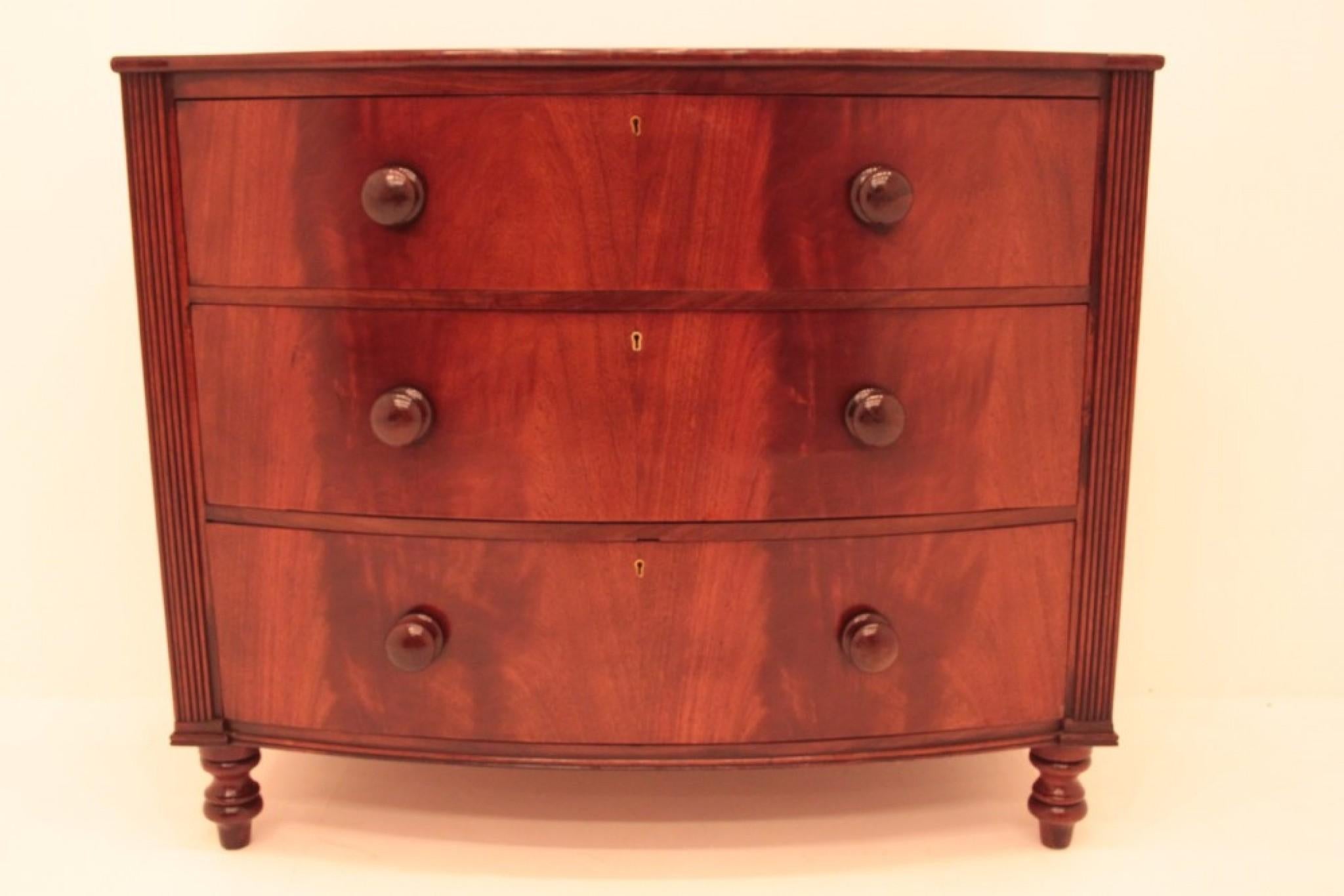 Early Victorian mahogany bow fronted chest of drawers.
Circa 1800
Standing on ring turned feet with fluted pilasters and turned bun knobs.