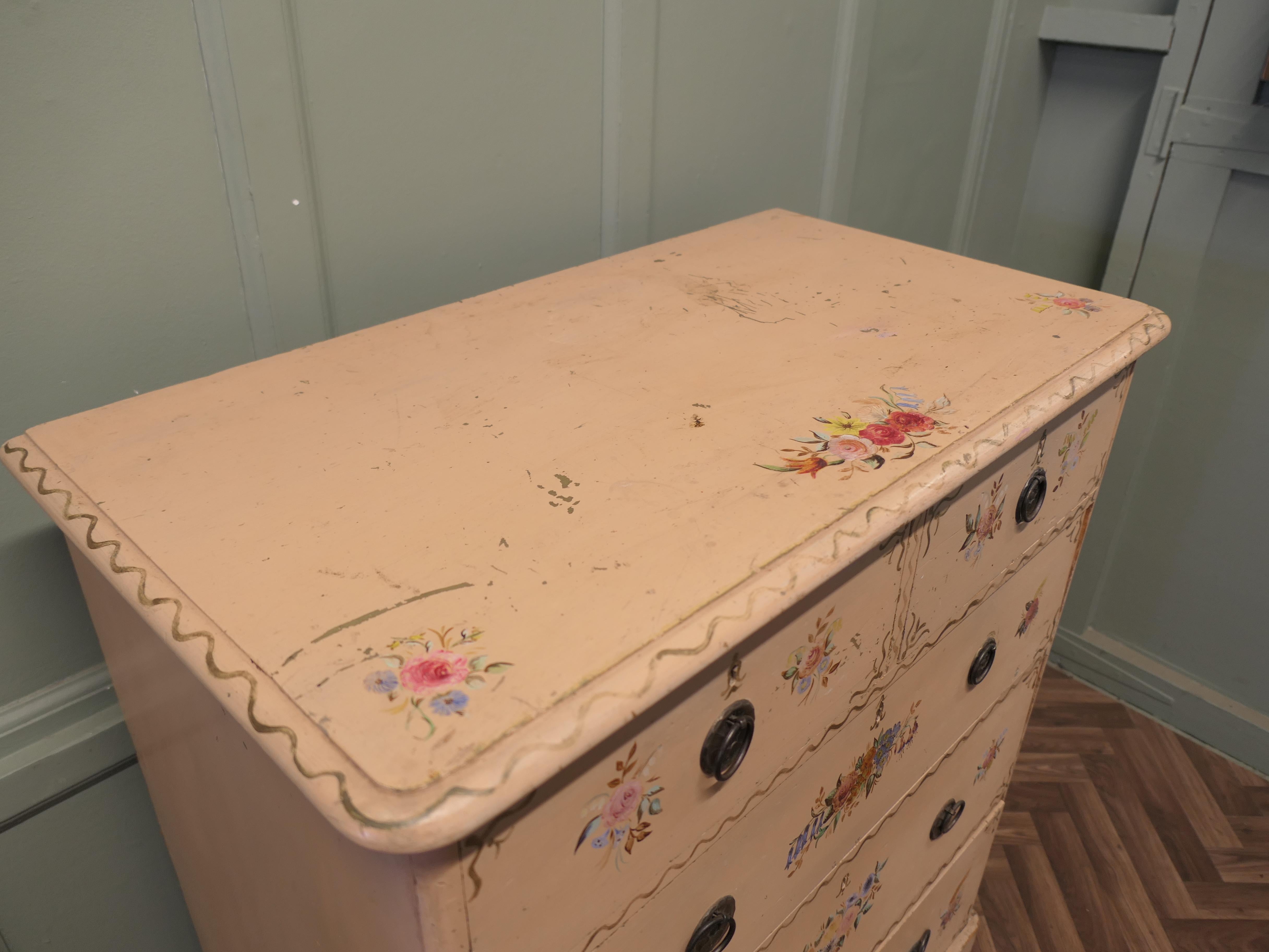 Cassettiera vittoriana dipinta a mano con fiori In condizioni buone in vendita a Godshill, Isle of Wight