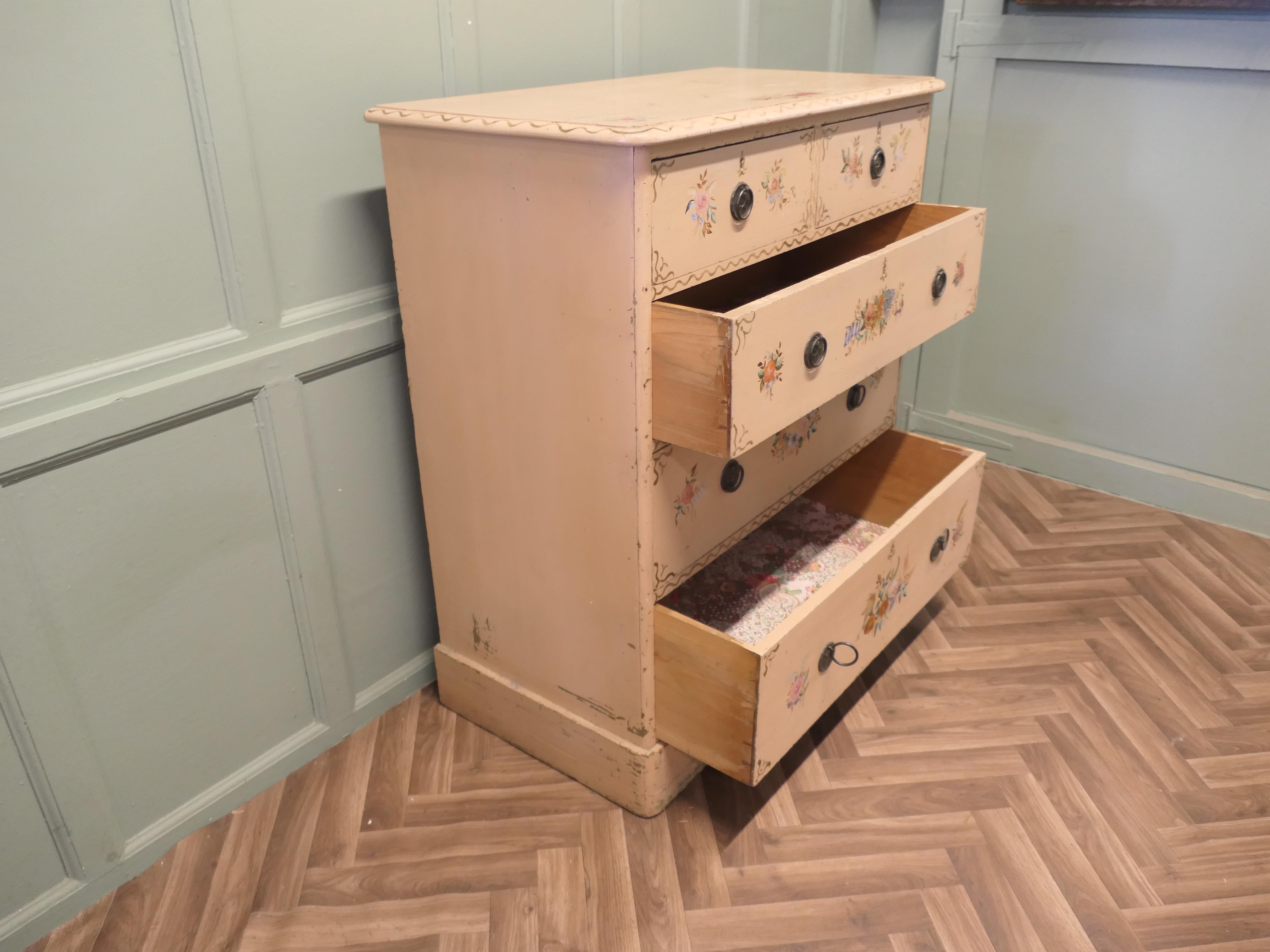 Cassettiera vittoriana dipinta a mano con fiori in vendita 1