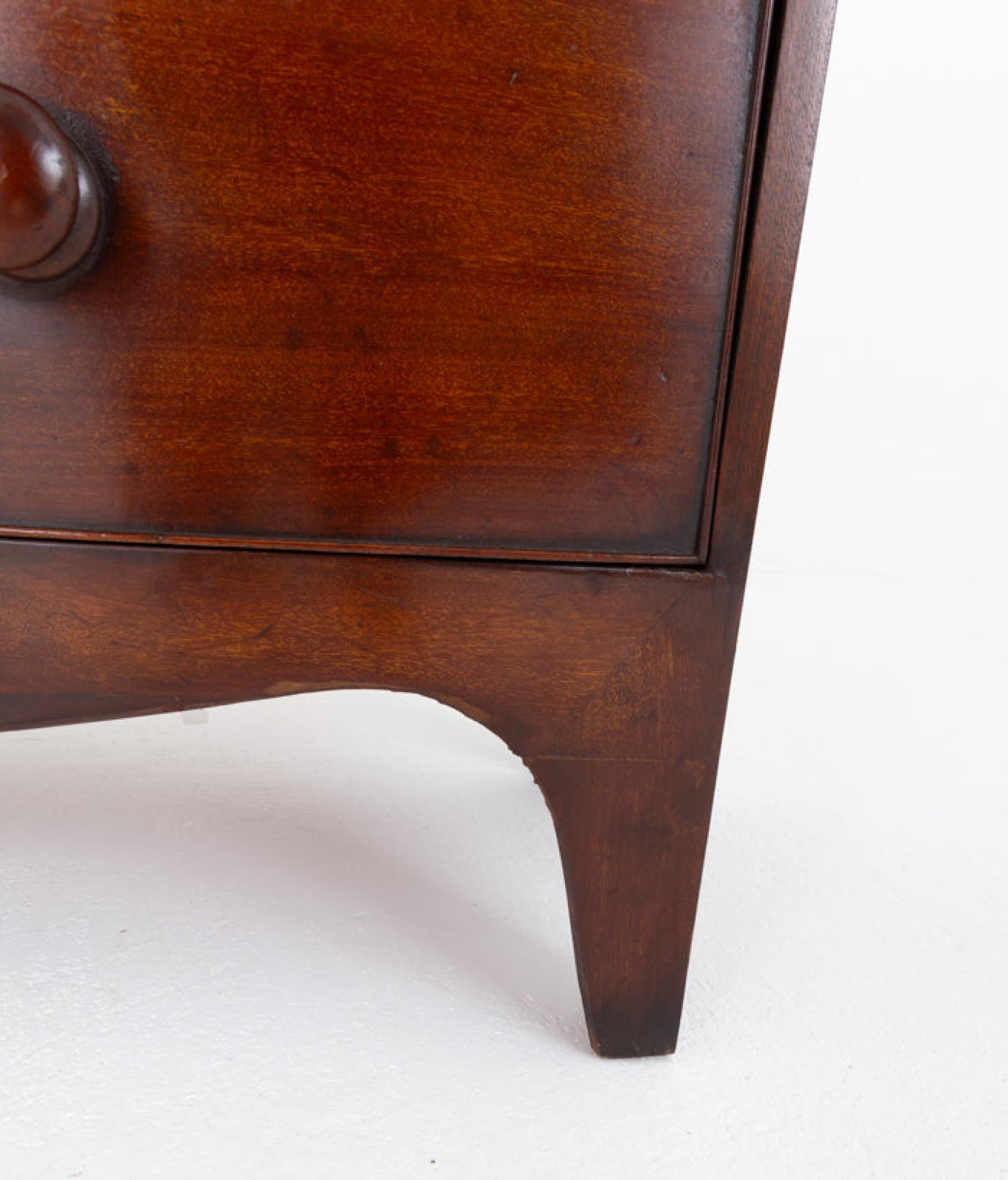 Regency mahogany bow fronted chest of drawers.
This chest of drawers is raised upon splayed feet and features a shaped apron.
Will ship to anywhere in the world - including US - so please get in touch for a shipping quote
The chest has an