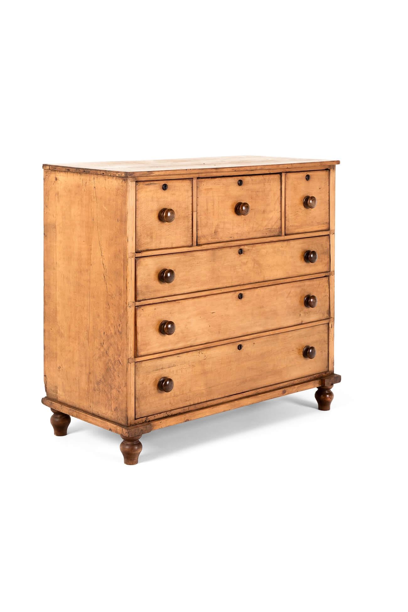 A commanding chest of Victorian drawers in pine.

Featuring a generous top over three spacious hat drawers with three graduating drawers beneath coupled with original drawers knobs and brass escutcheons.

The drawers have their original pitch pine