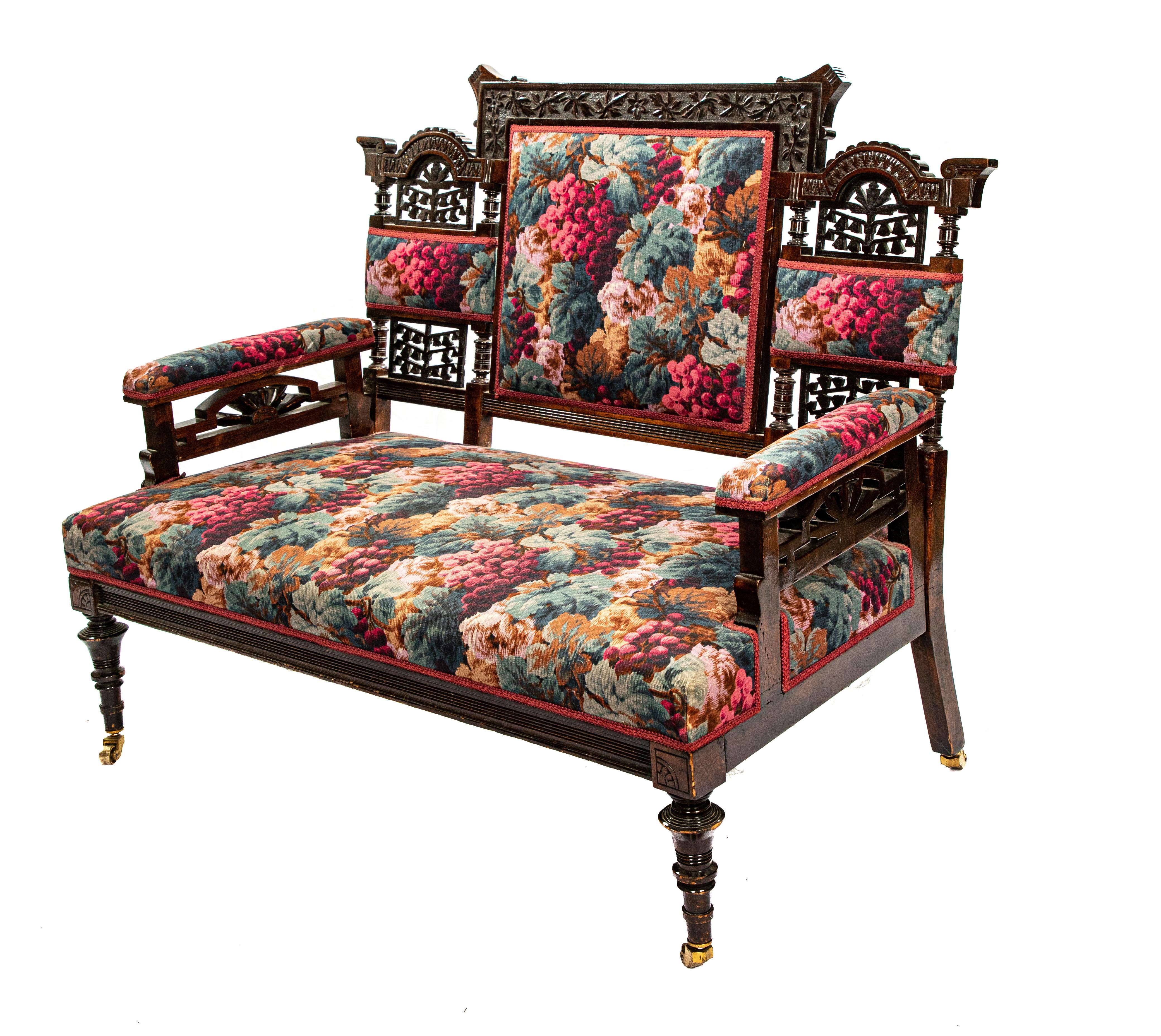 Victorian Childs Settee In Fair Condition For Sale In Cookeville, TN