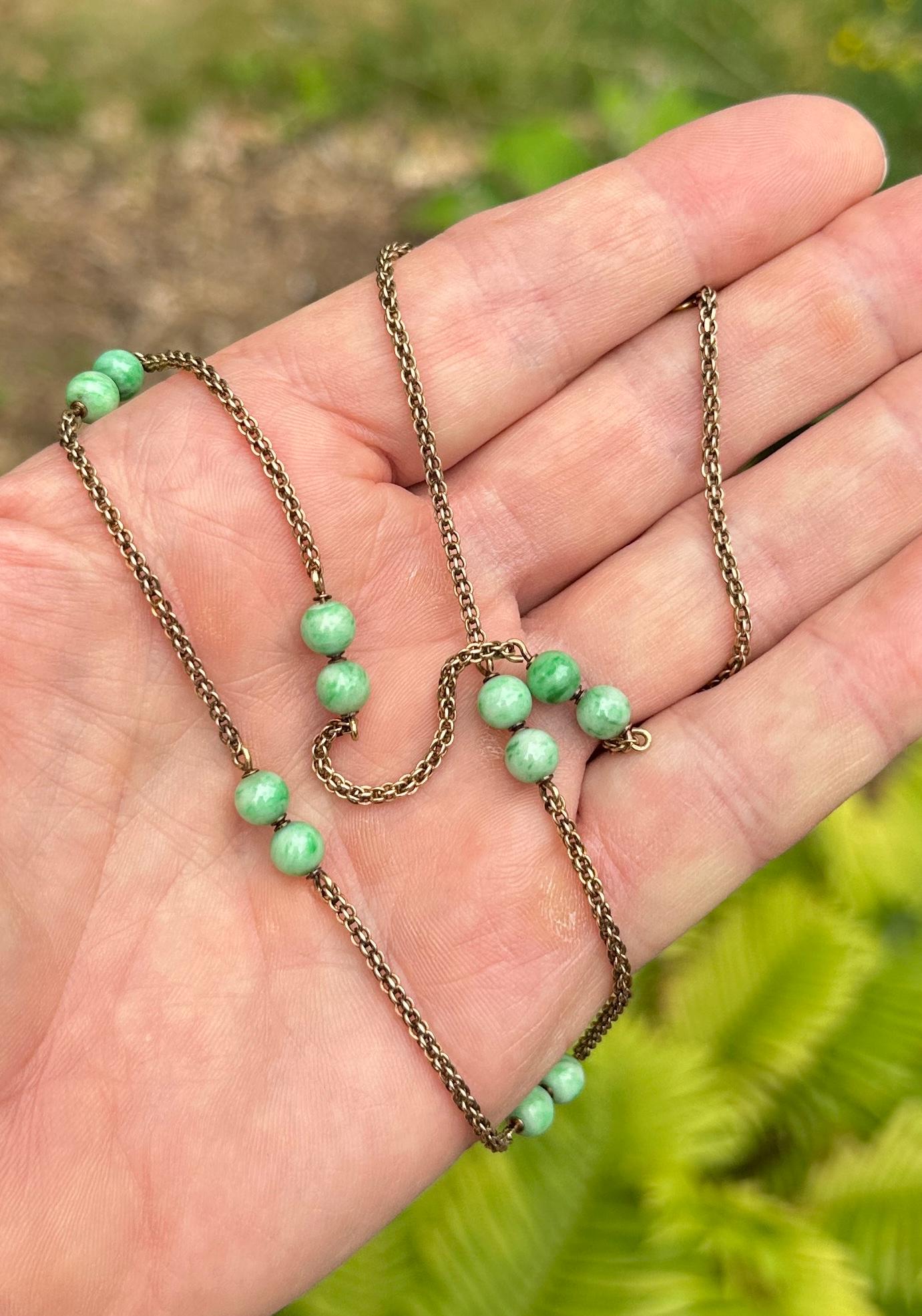 Collana vittoriana di giada cinese in oro 14 carati di 21 pollici con perline di giada da 6 mm in vendita 1