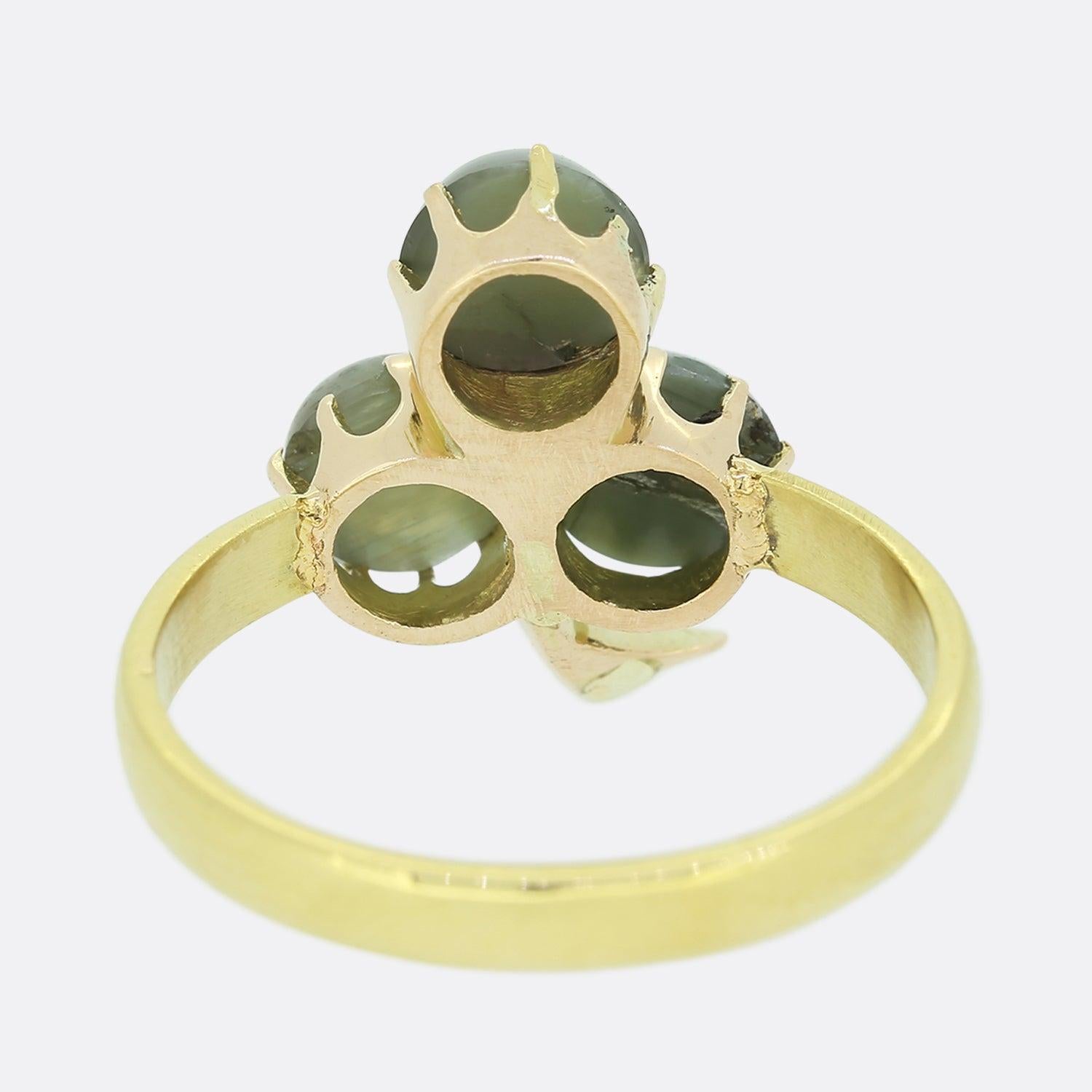 Victorian Chrysoberyl Cats Eye and Diamond Clover Ring In Good Condition For Sale In London, GB